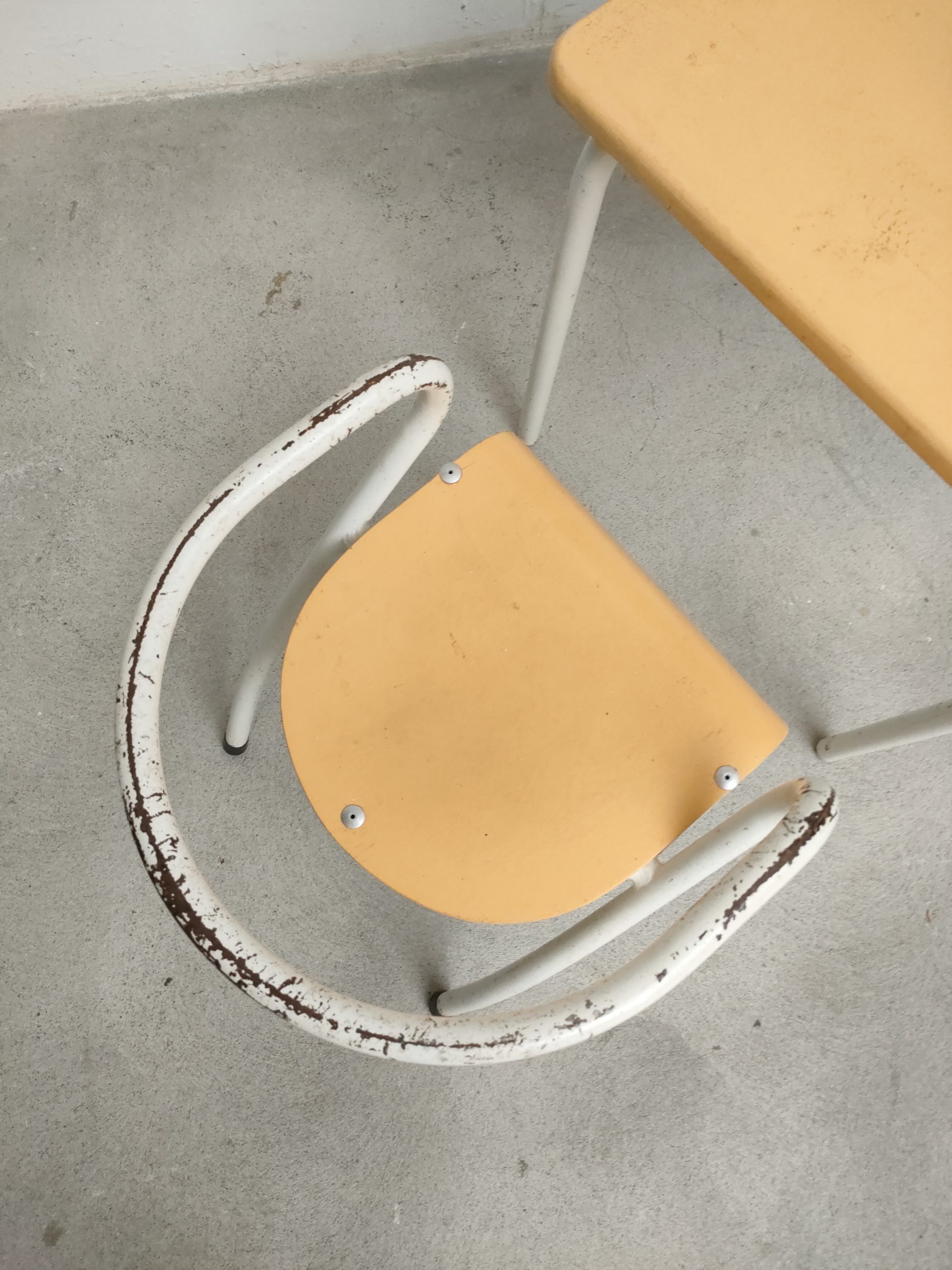 Chaise et bureau d'enfant – Image 10