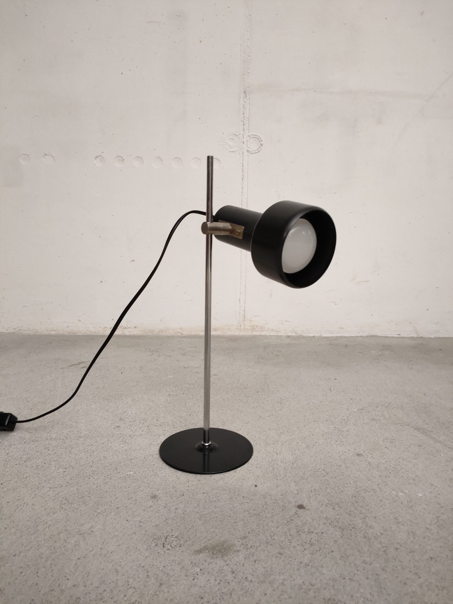 Lampe de table spot noire – Image 2