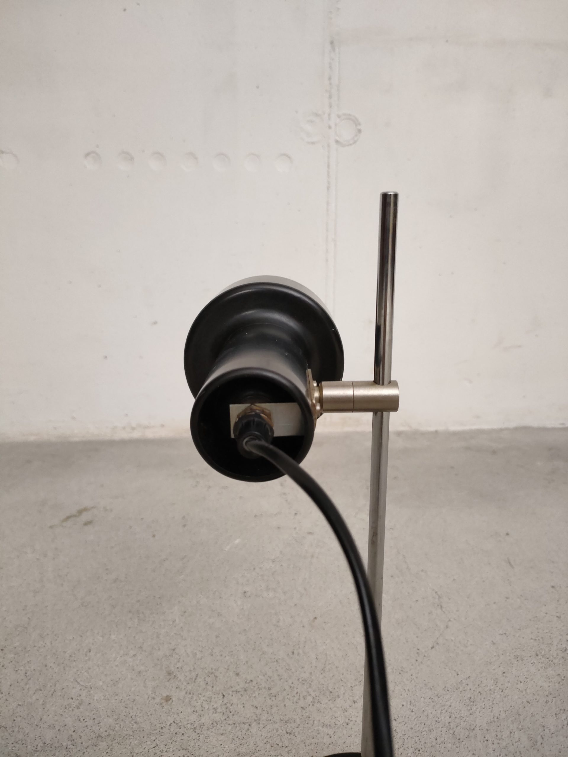 Lampe de table spot noire – Image 9