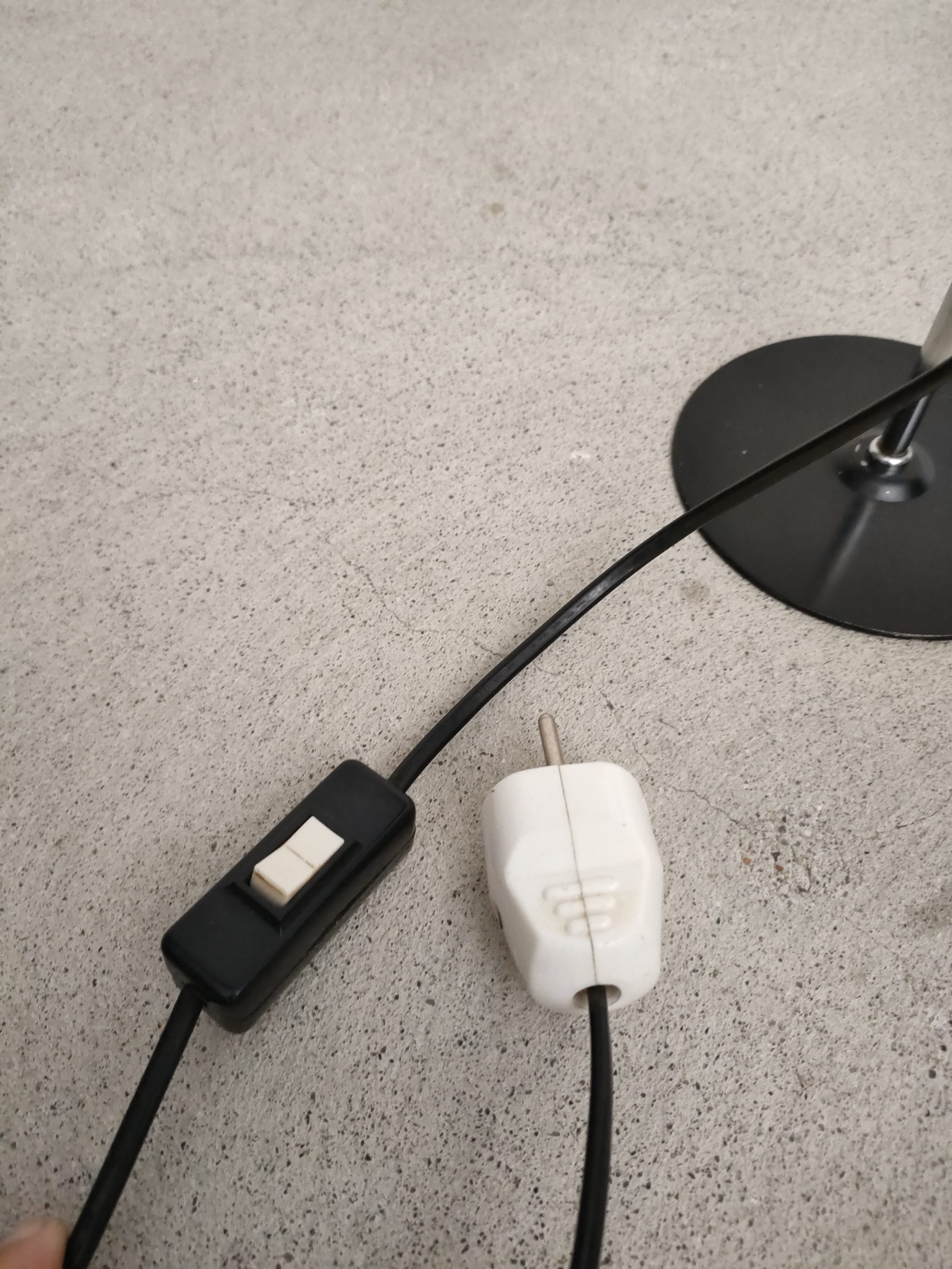 Lampe de table spot noire – Image 10