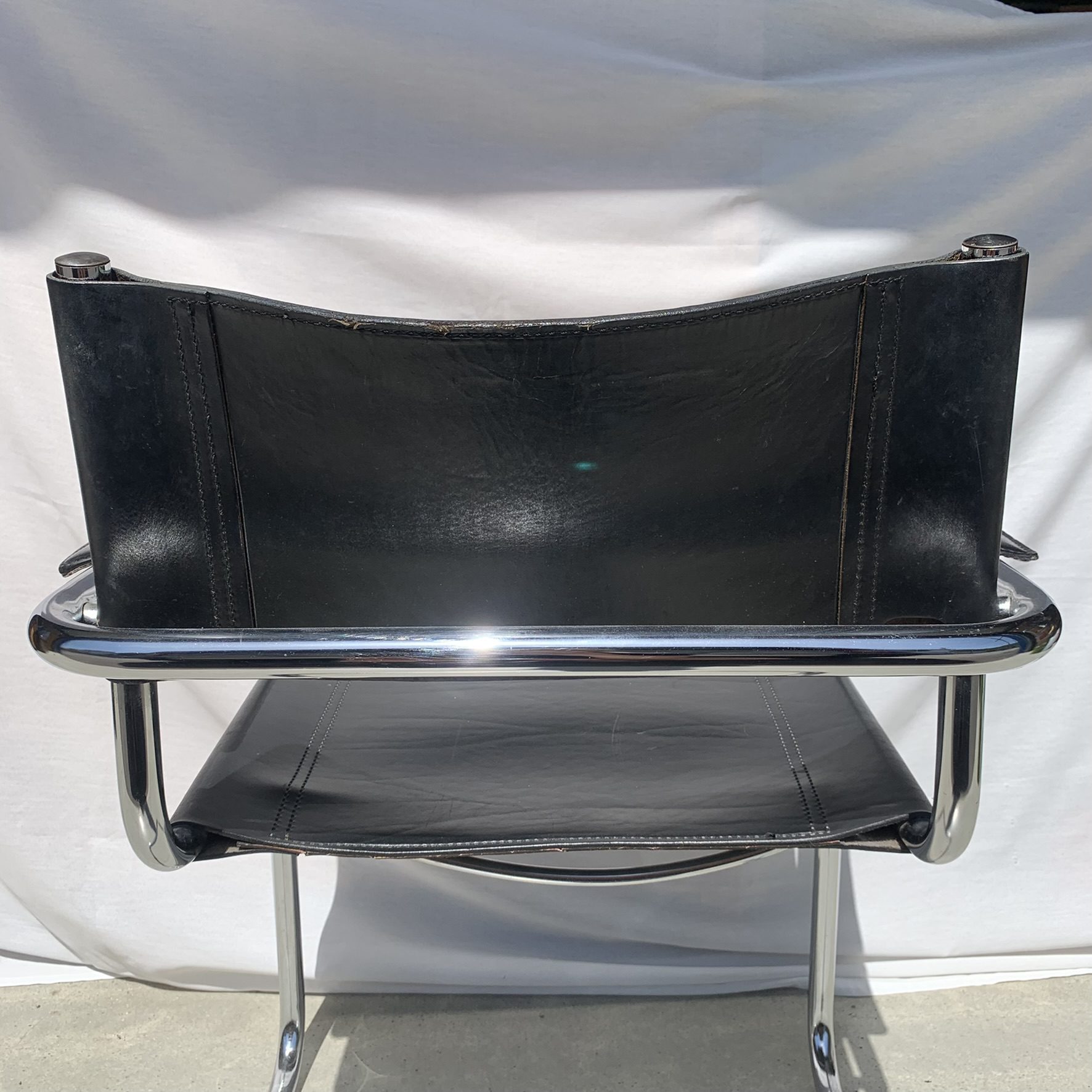 Chaise cantilever en cuir – Image 4