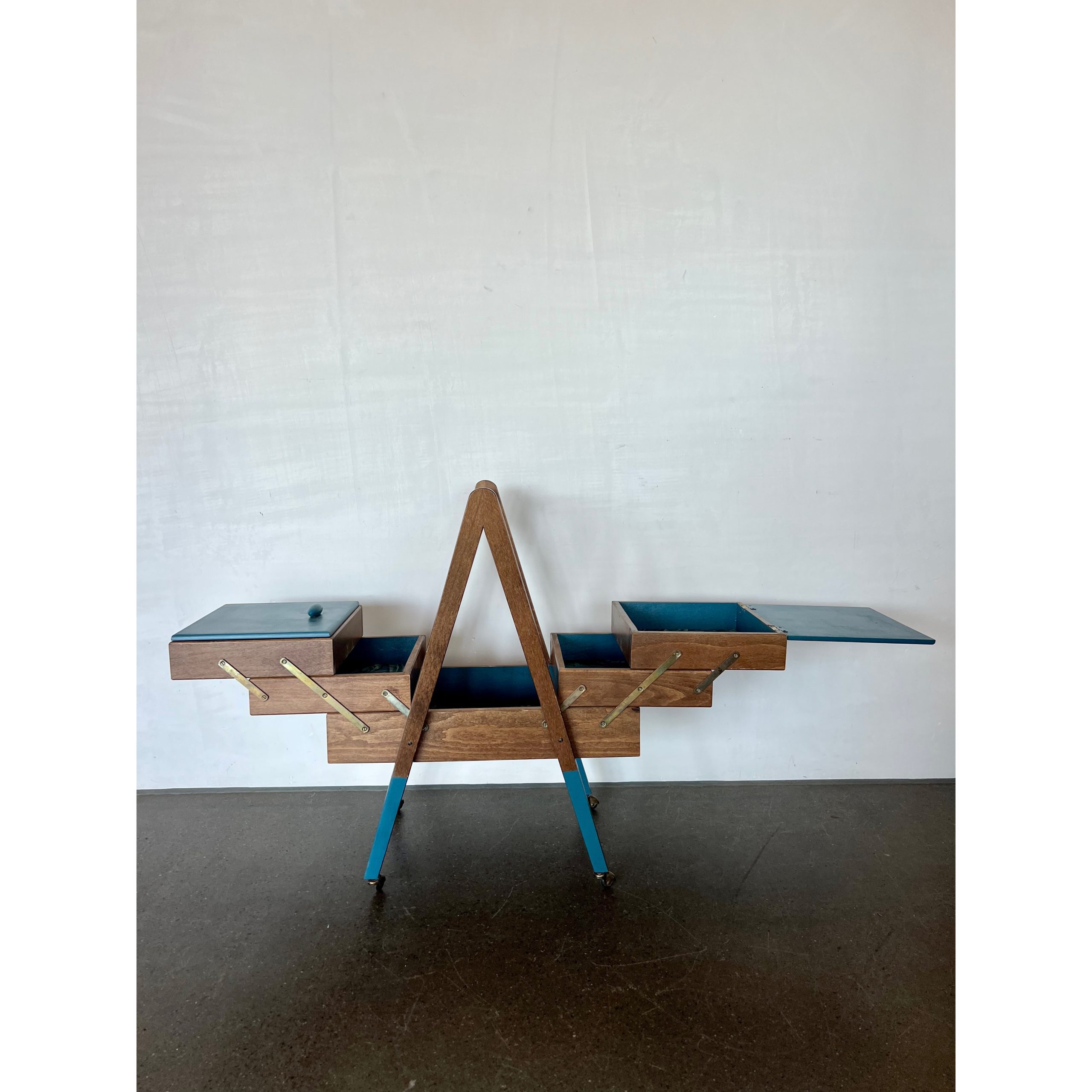 Travailleuse / boîte à couture – Image 2