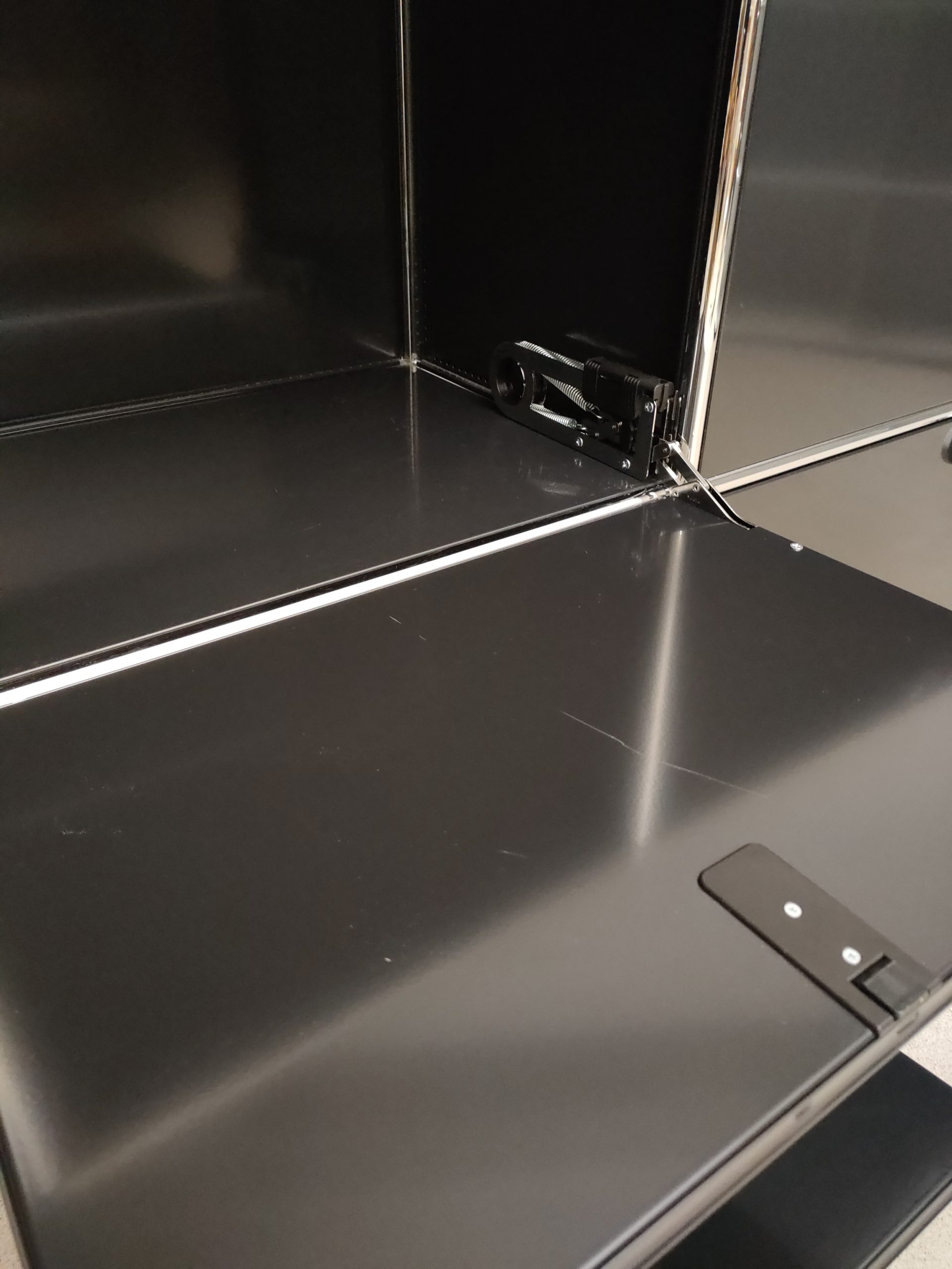 Meuble USM noir – Image 9