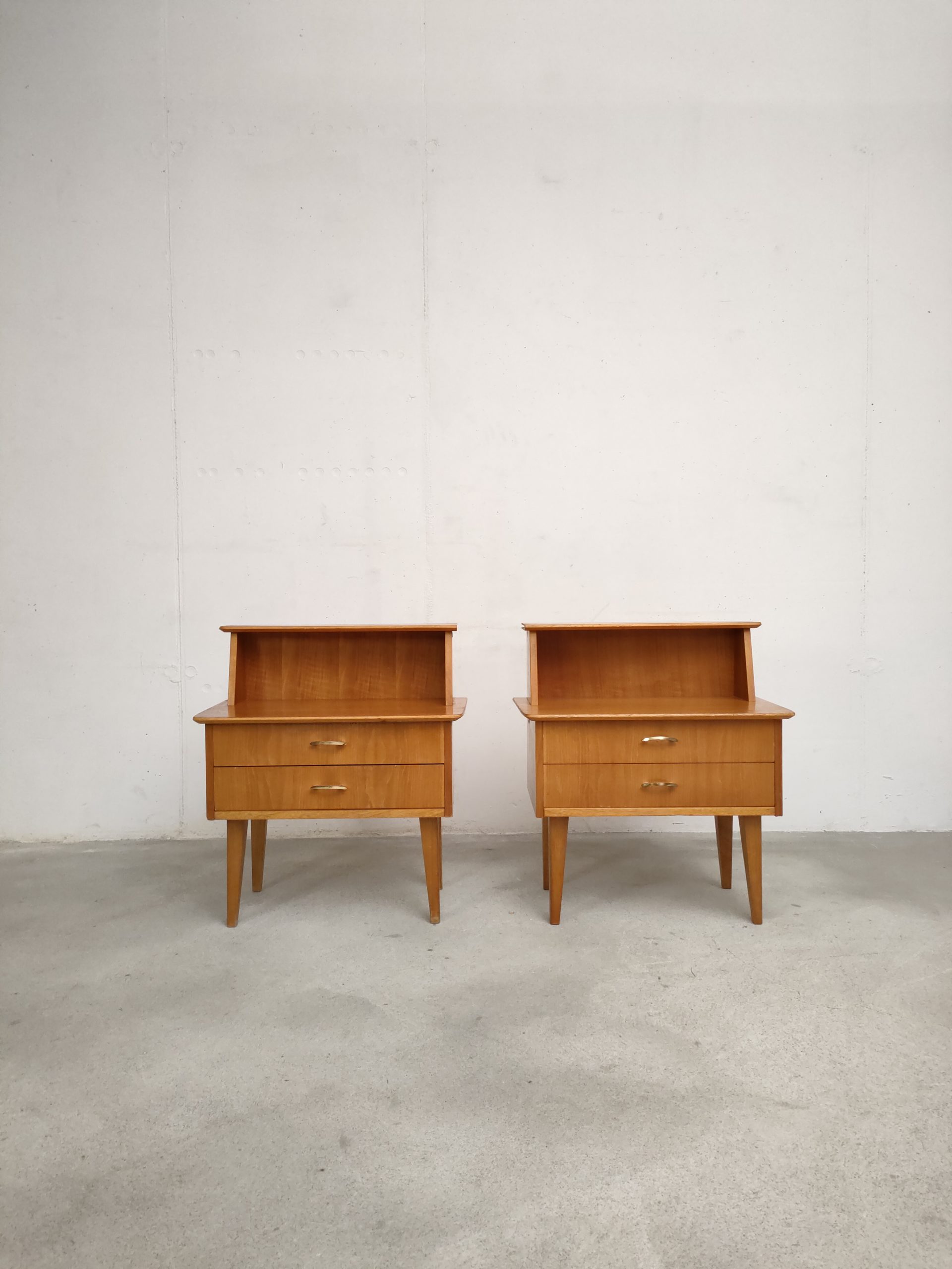 Paire de tables de nuit – Image 2