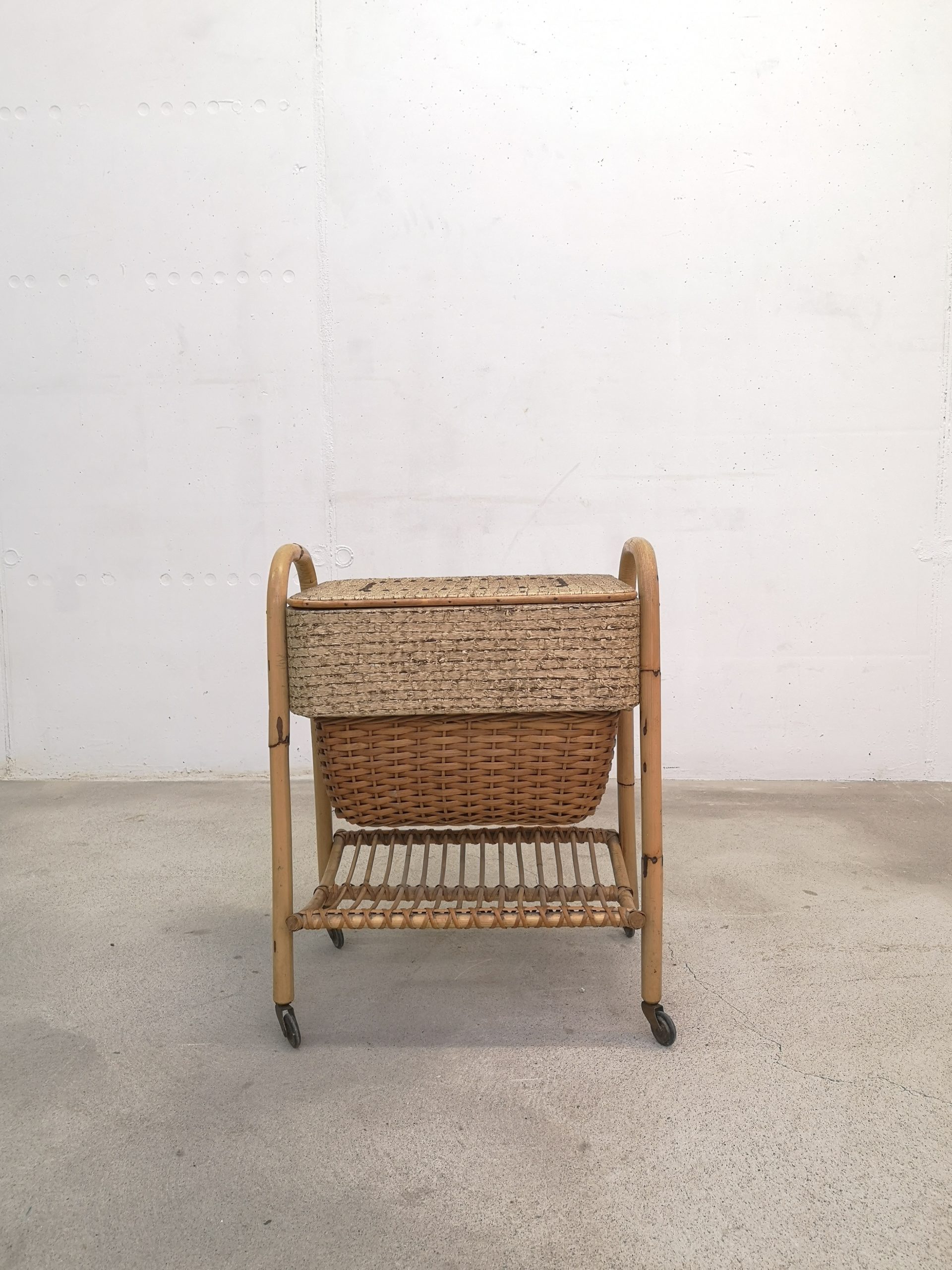 Travailleuse en bambou et rotin – Image 3