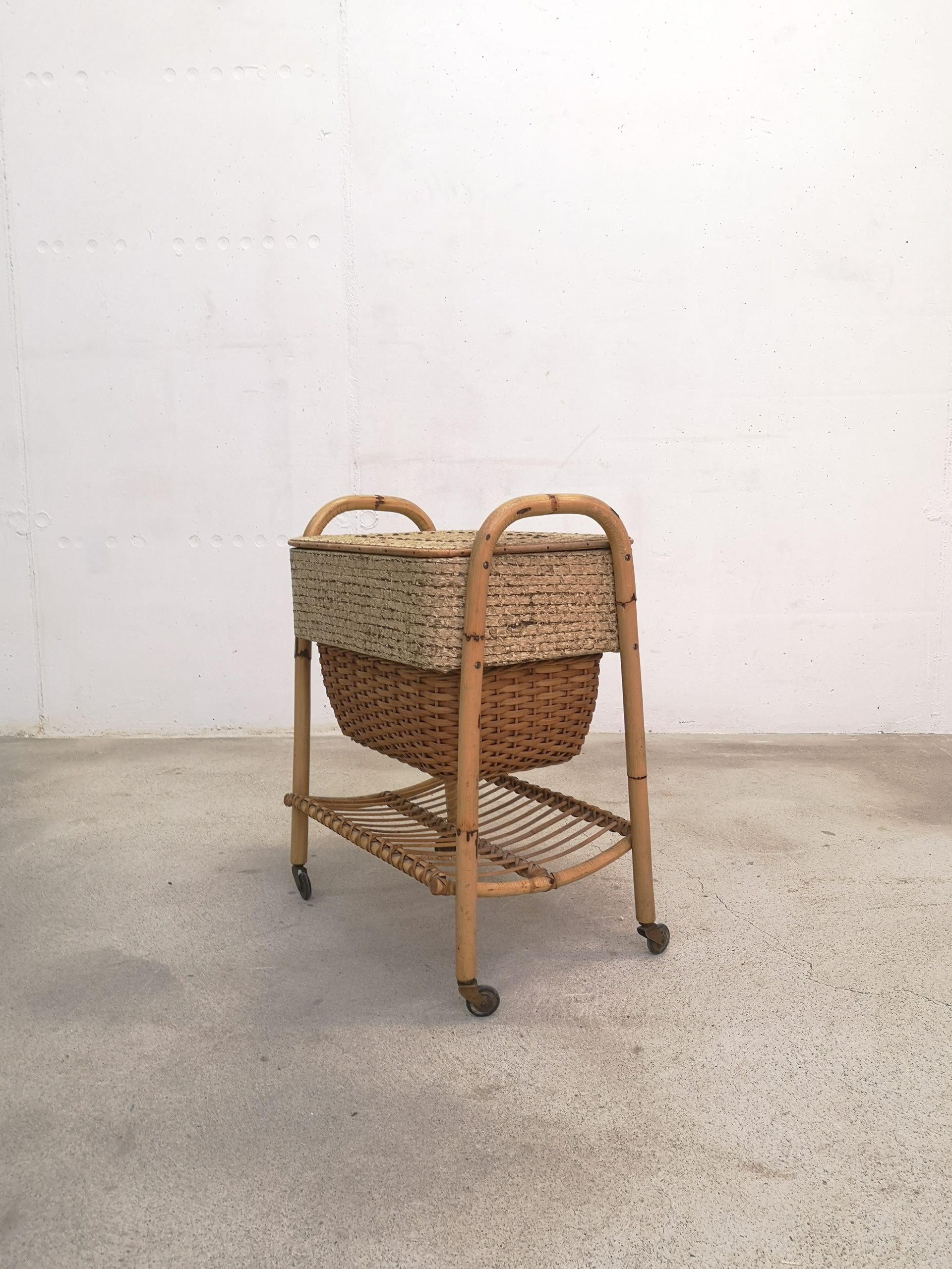 Travailleuse en bambou et rotin – Image 4