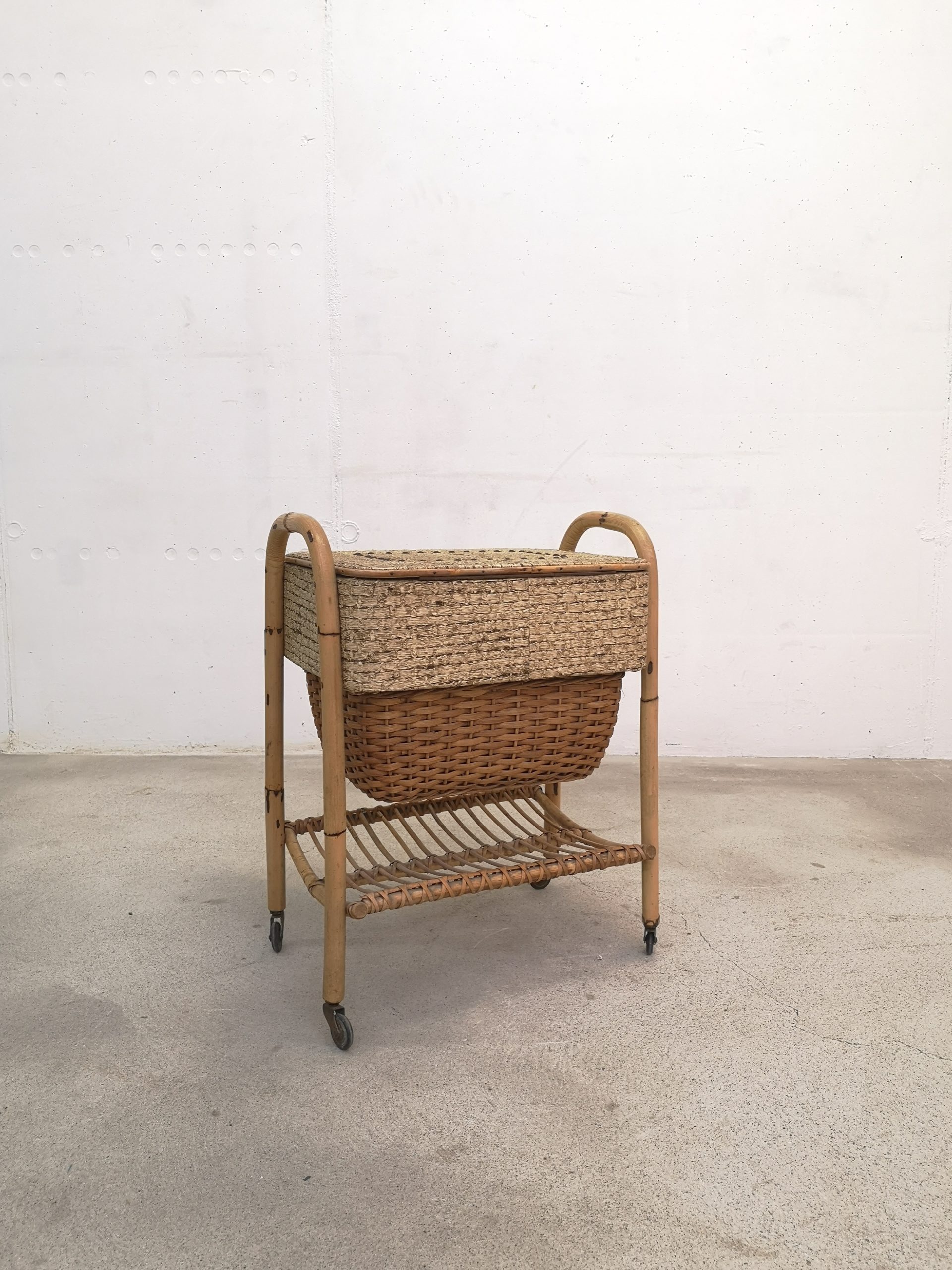 Travailleuse en bambou et rotin – Image 5