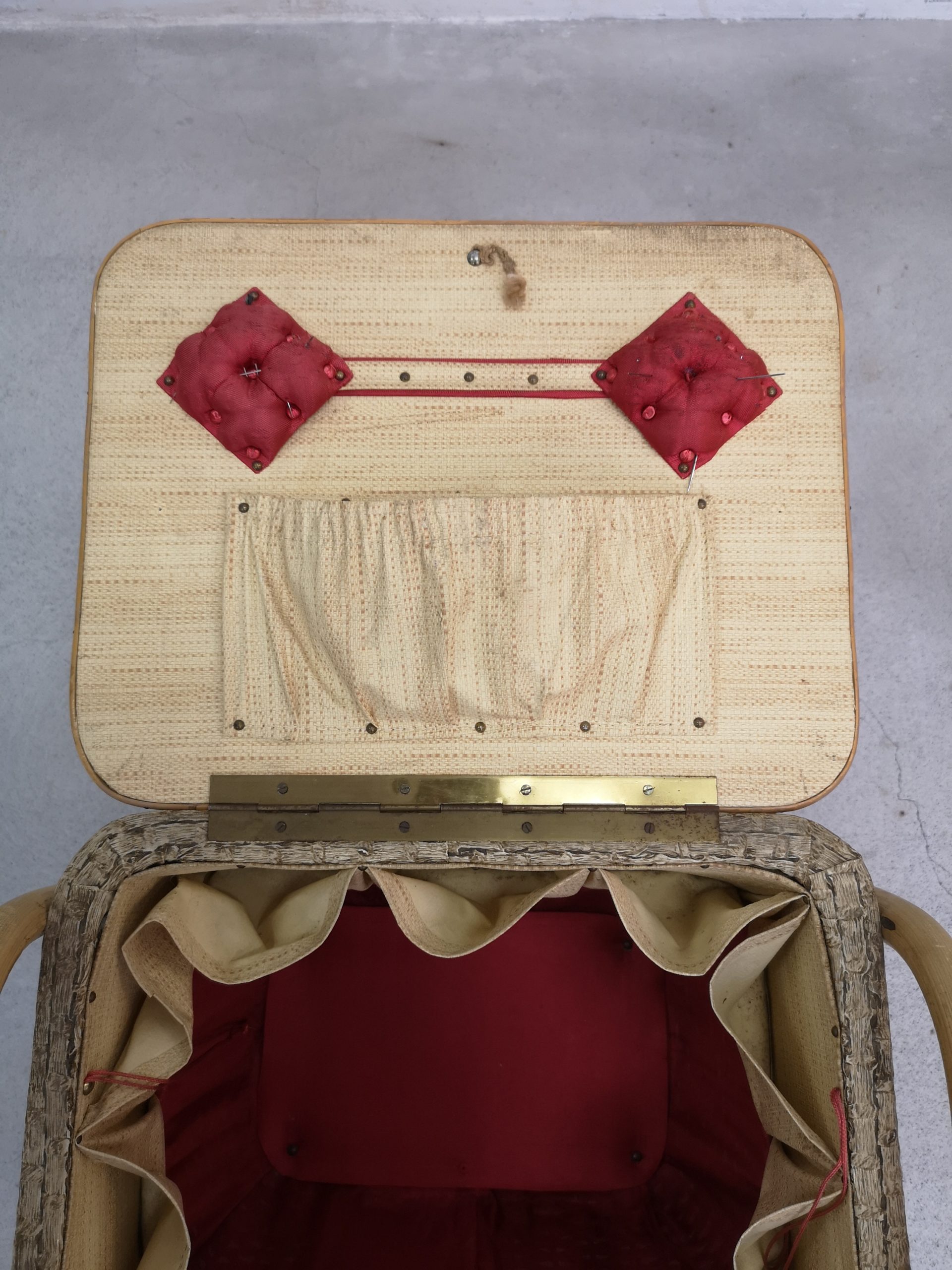 Travailleuse en bambou et rotin – Image 9