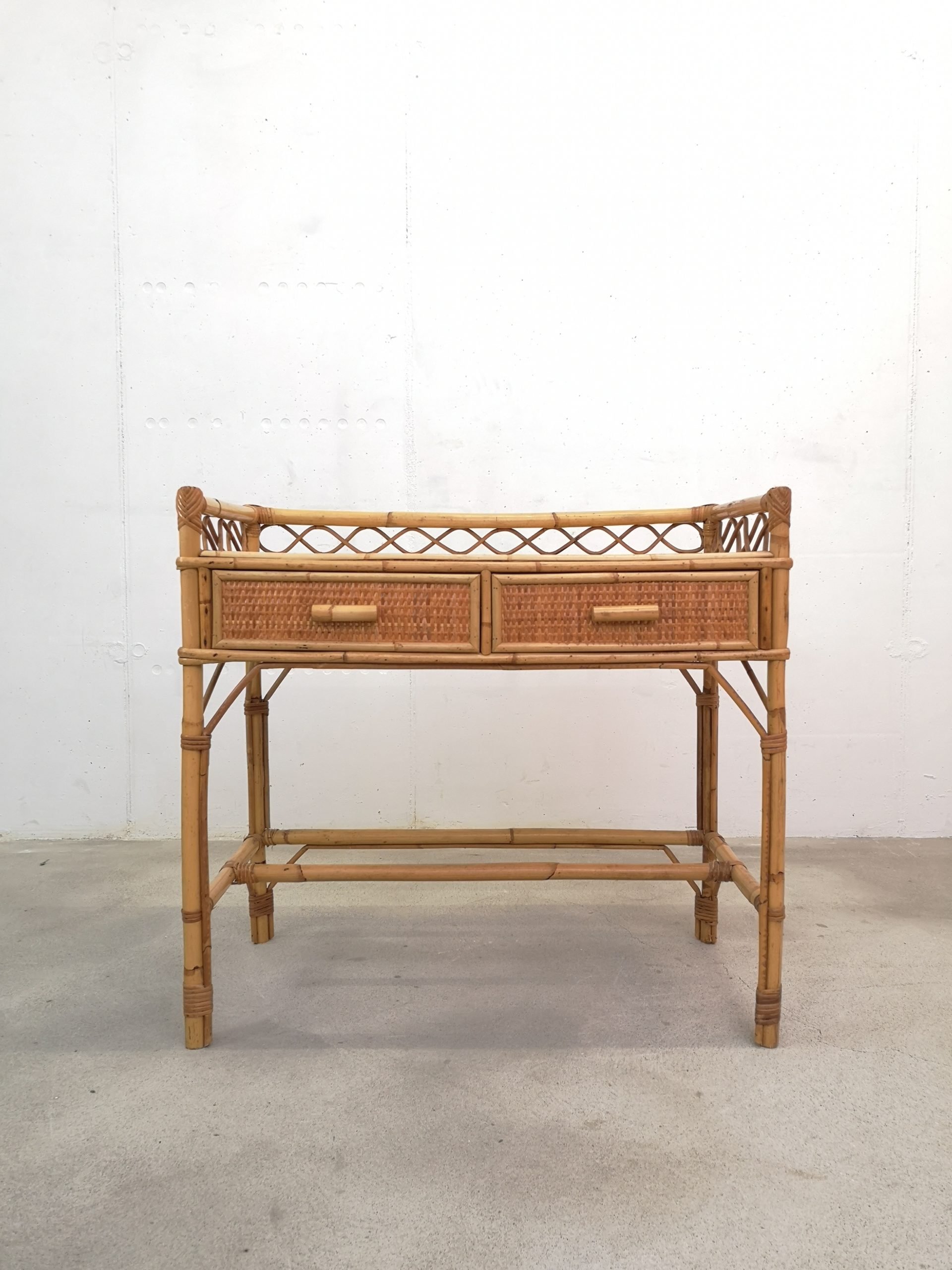 Coiffeuse en bambou et rotin – Image 3