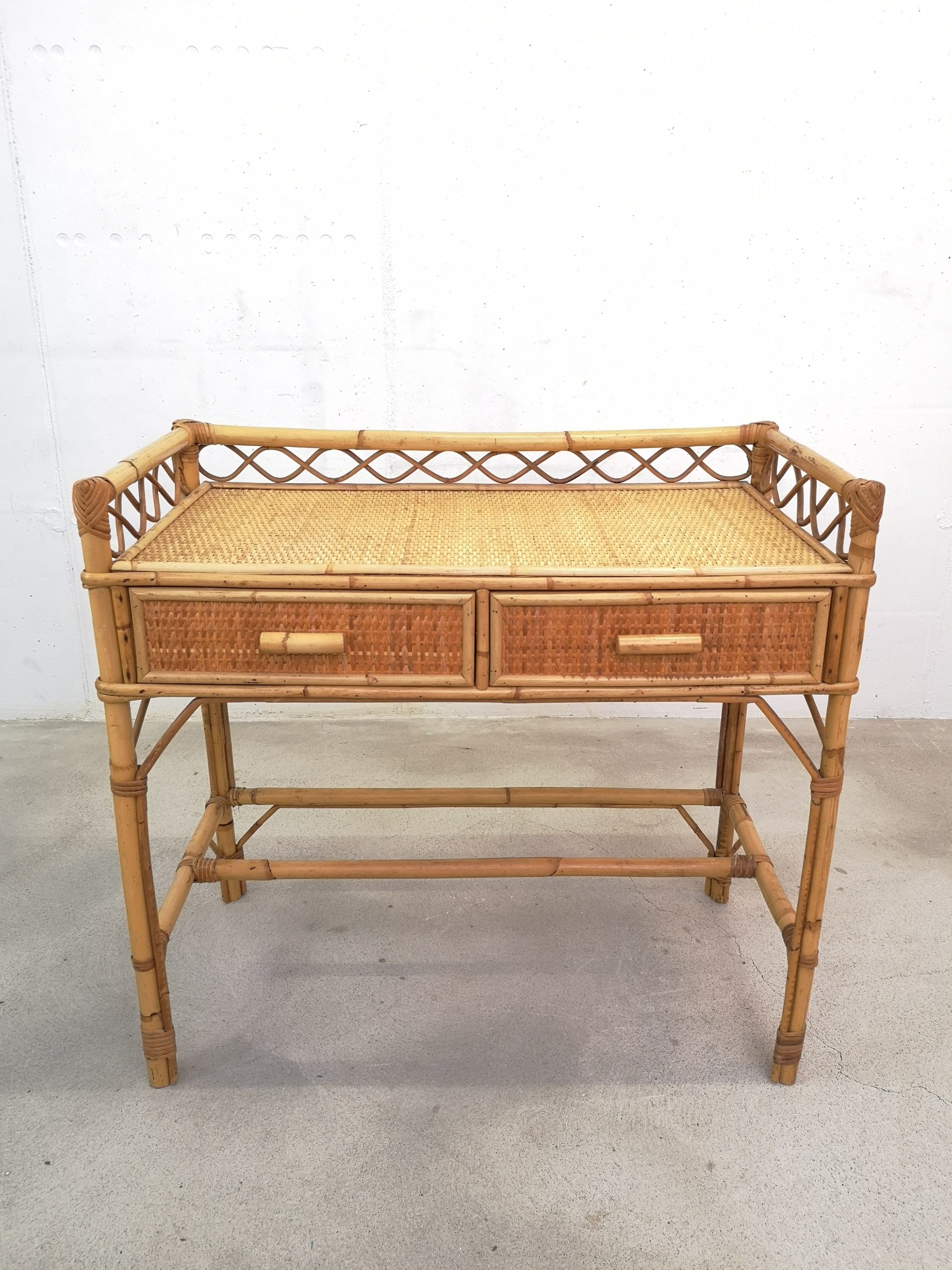 Coiffeuse en bambou et rotin – Image 4