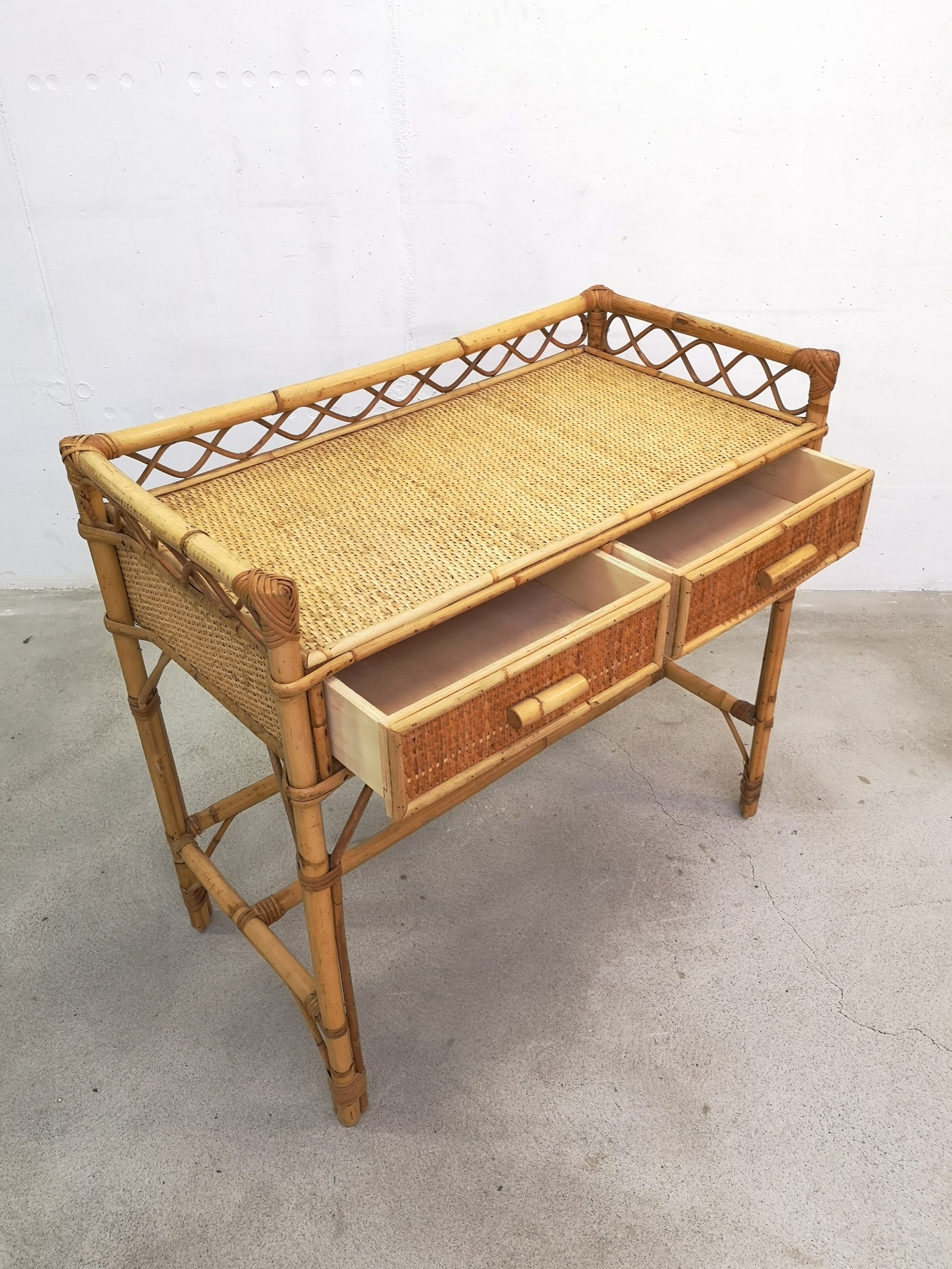 Coiffeuse en bambou et rotin – Image 7