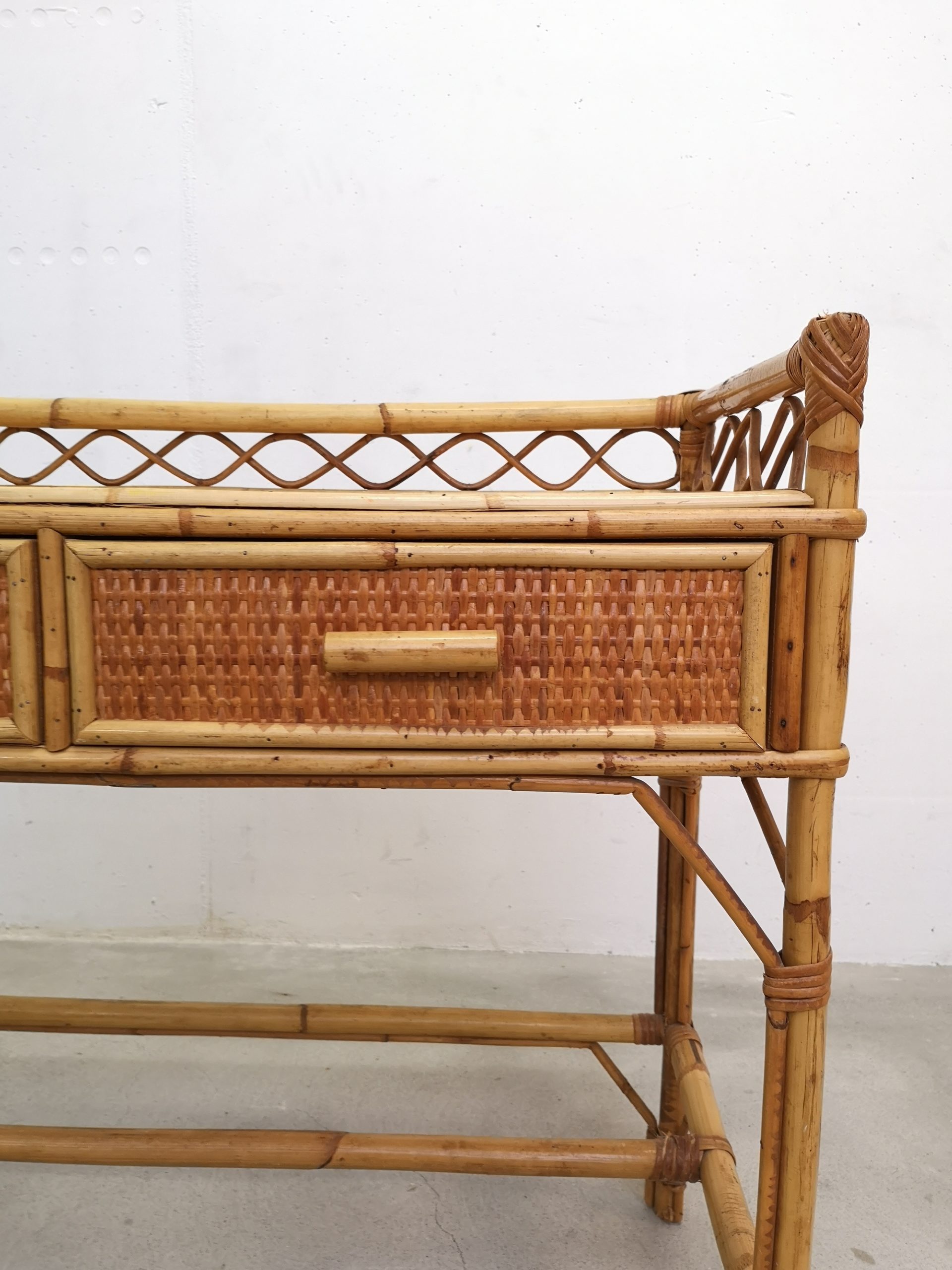 Coiffeuse en bambou et rotin – Image 11