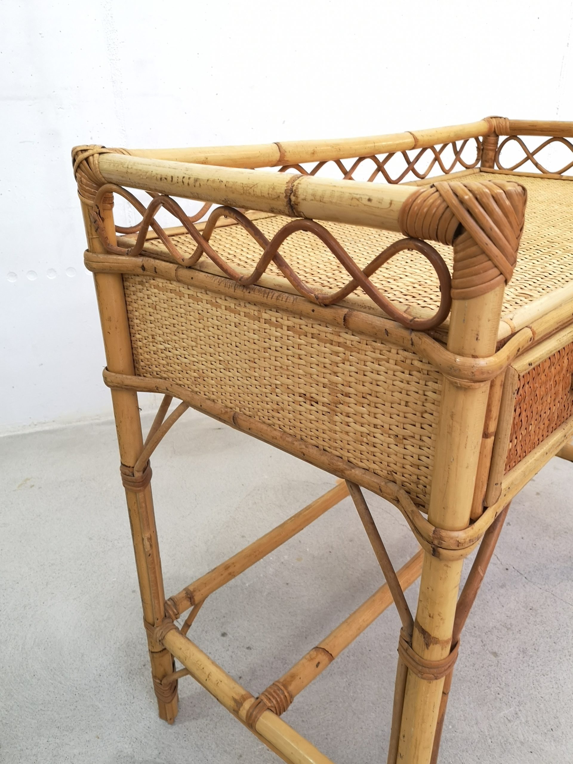 Coiffeuse en bambou et rotin – Image 14