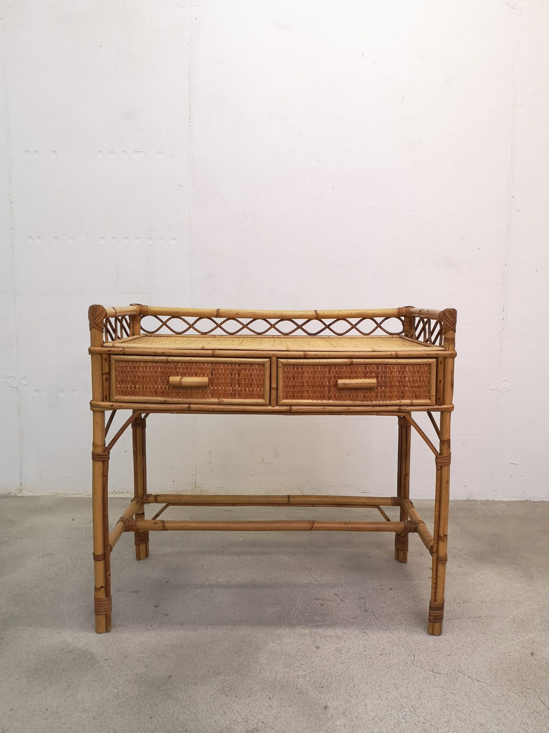 Coiffeuse en bambou et rotin – Image 2