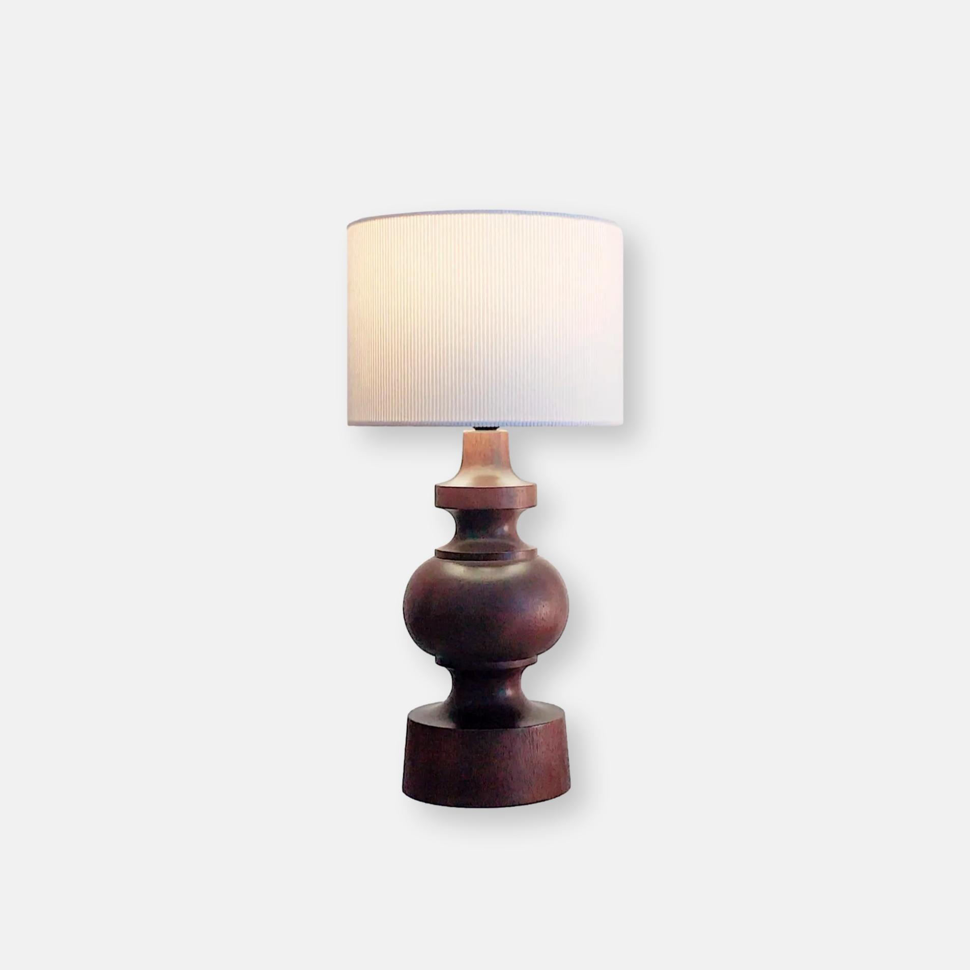 lampe en bois tourné