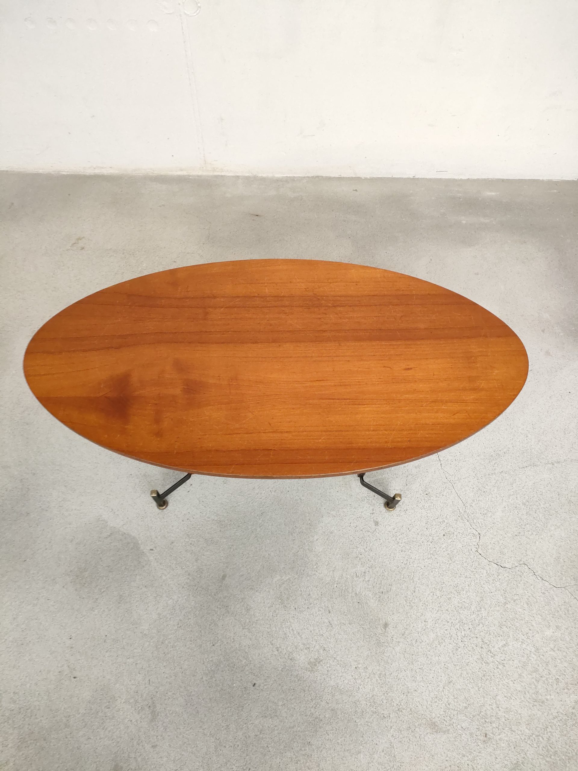 Table basse en bois et métal – Image 9
