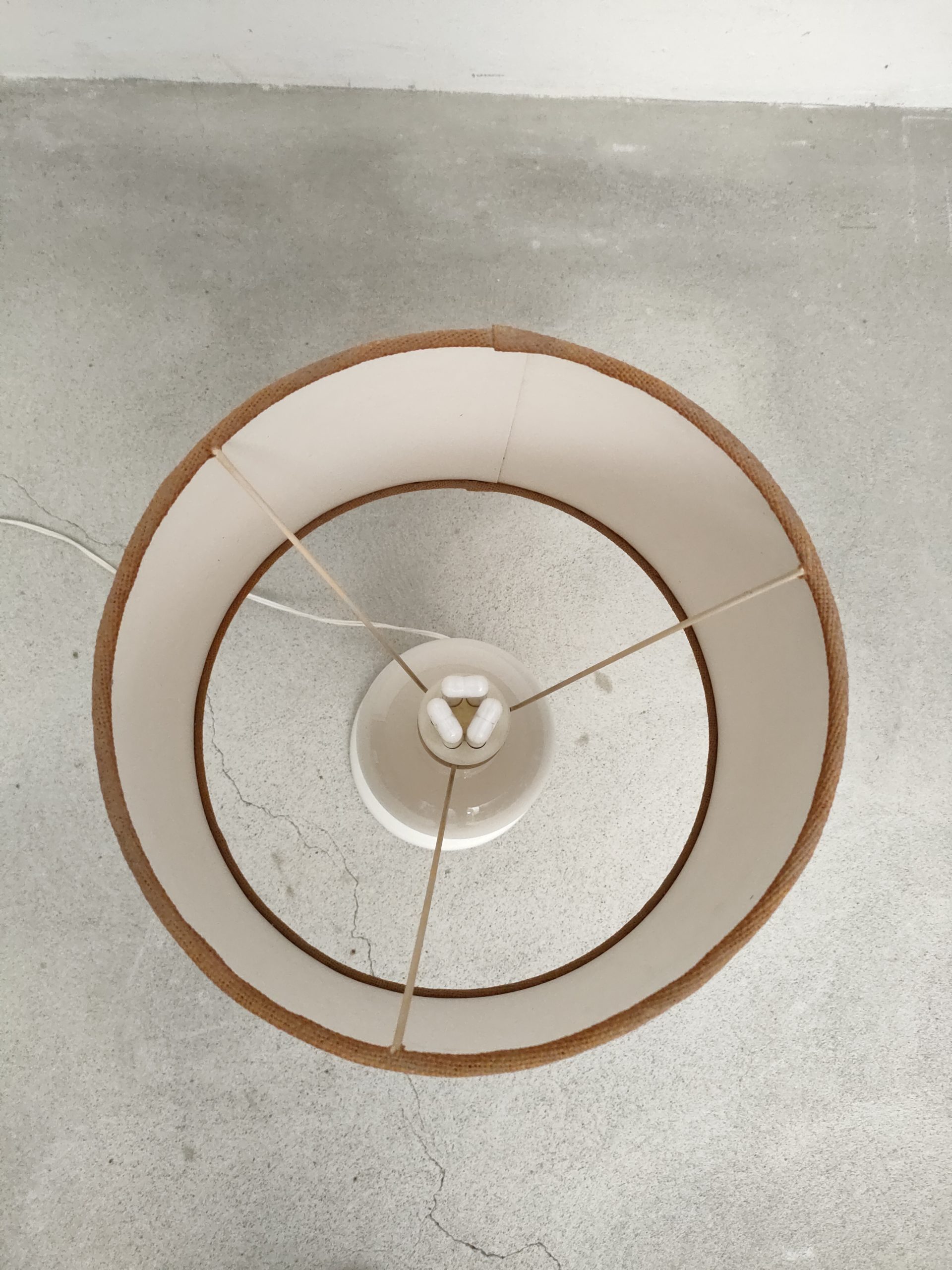 Lampe de table avec base en céramique – Image 7