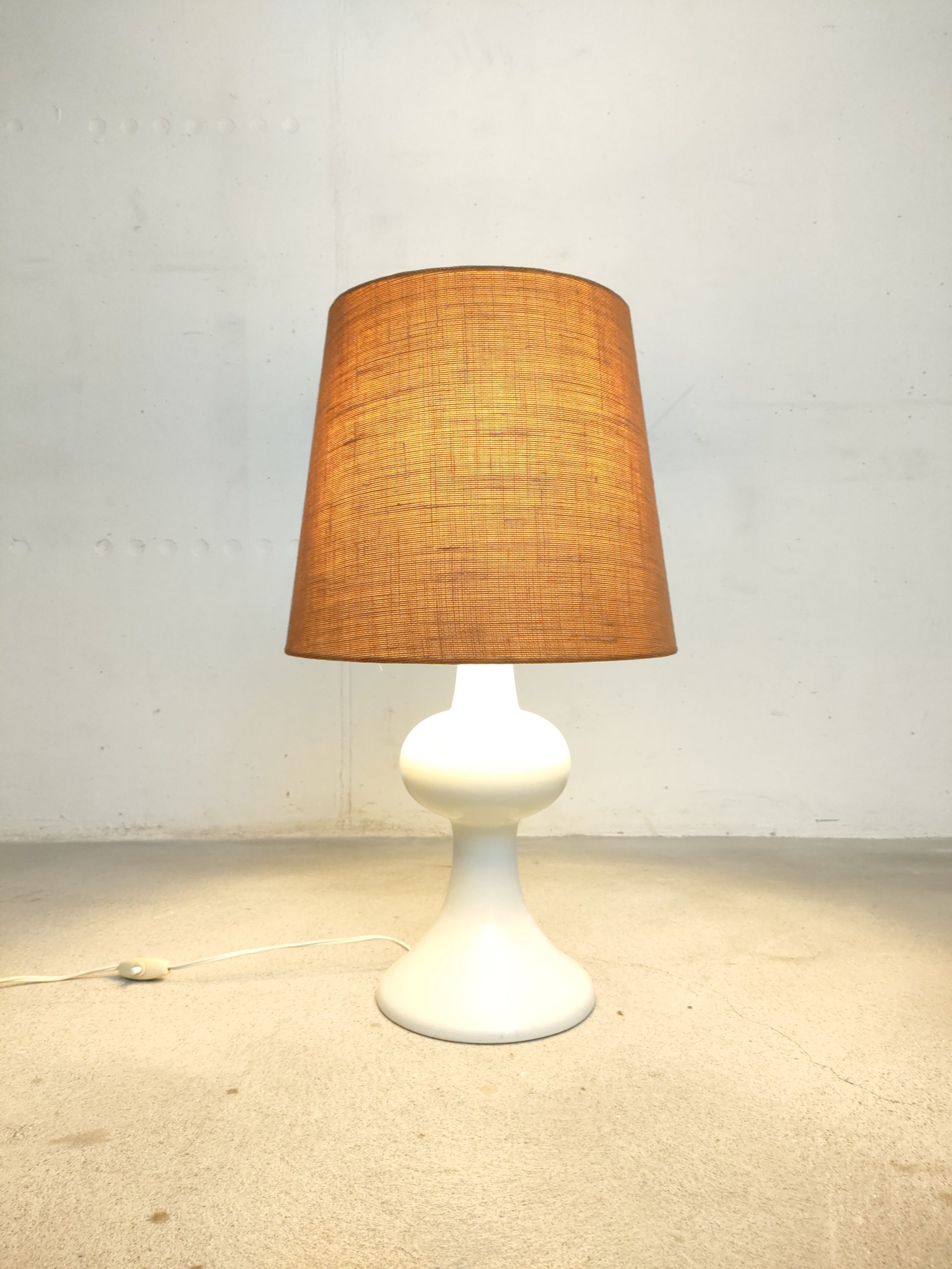 Lampe de table avec base en céramique – Image 2