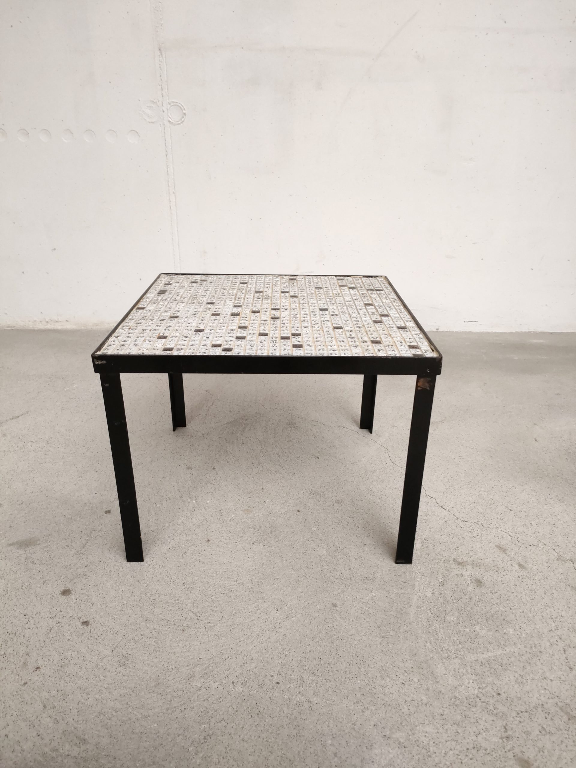 Petite table en céramique – Image 3