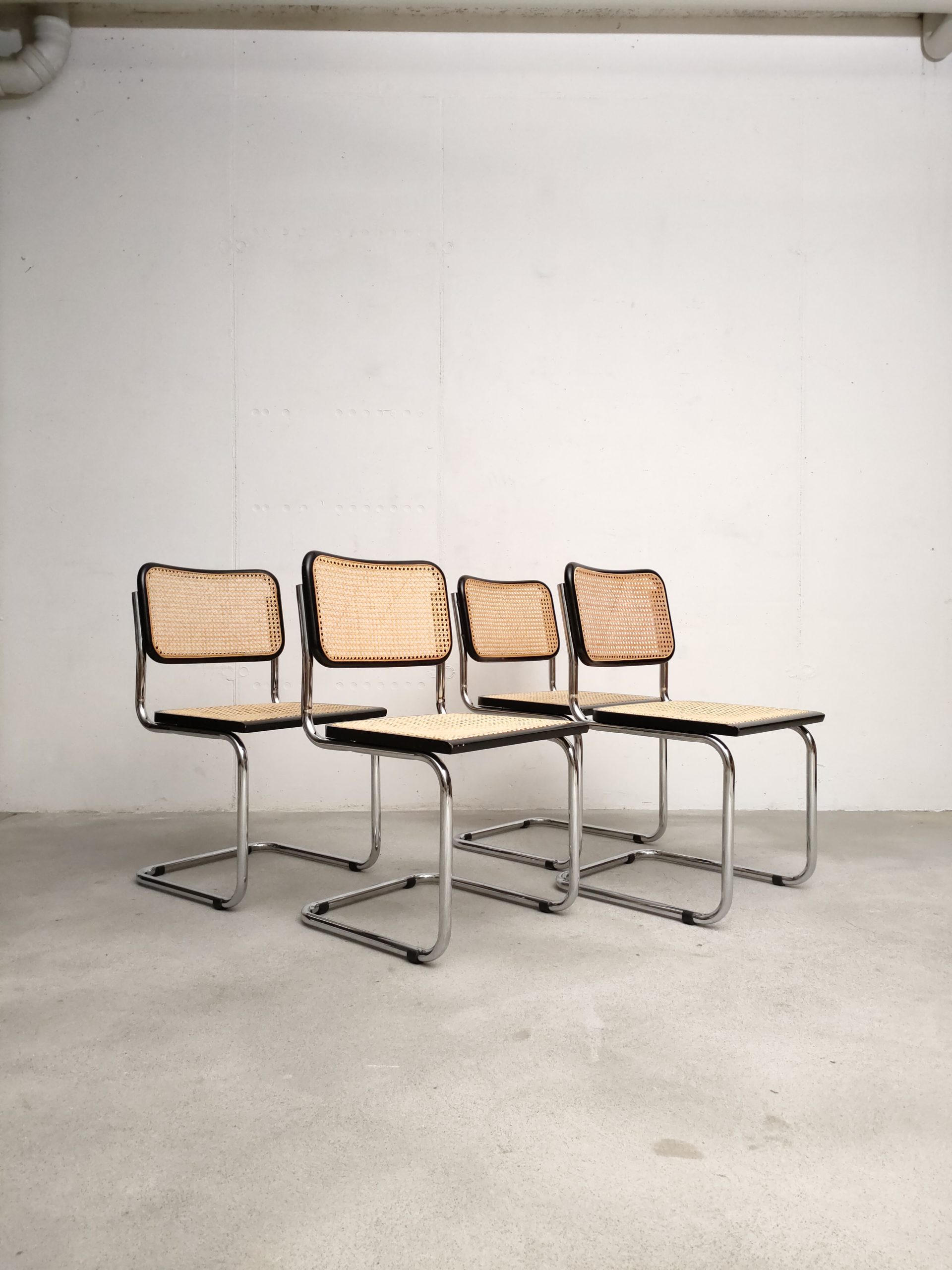 Set de 4 chaises cannées – Image 2
