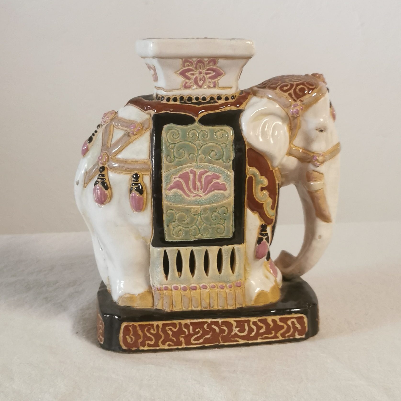 Eléphant en céramique – Image 2