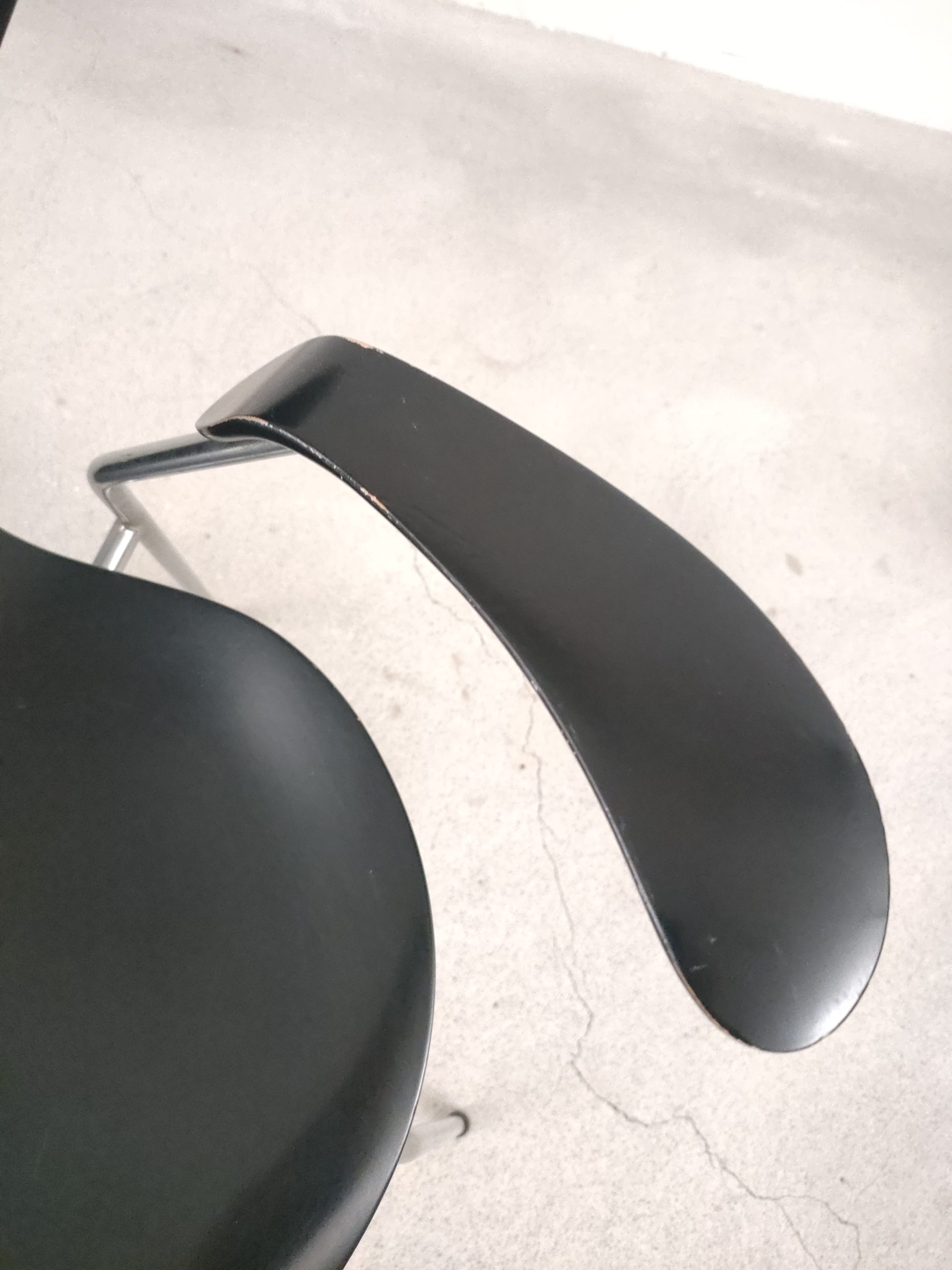 Chaise Arne Jacobsen modèle 3207 – Image 11