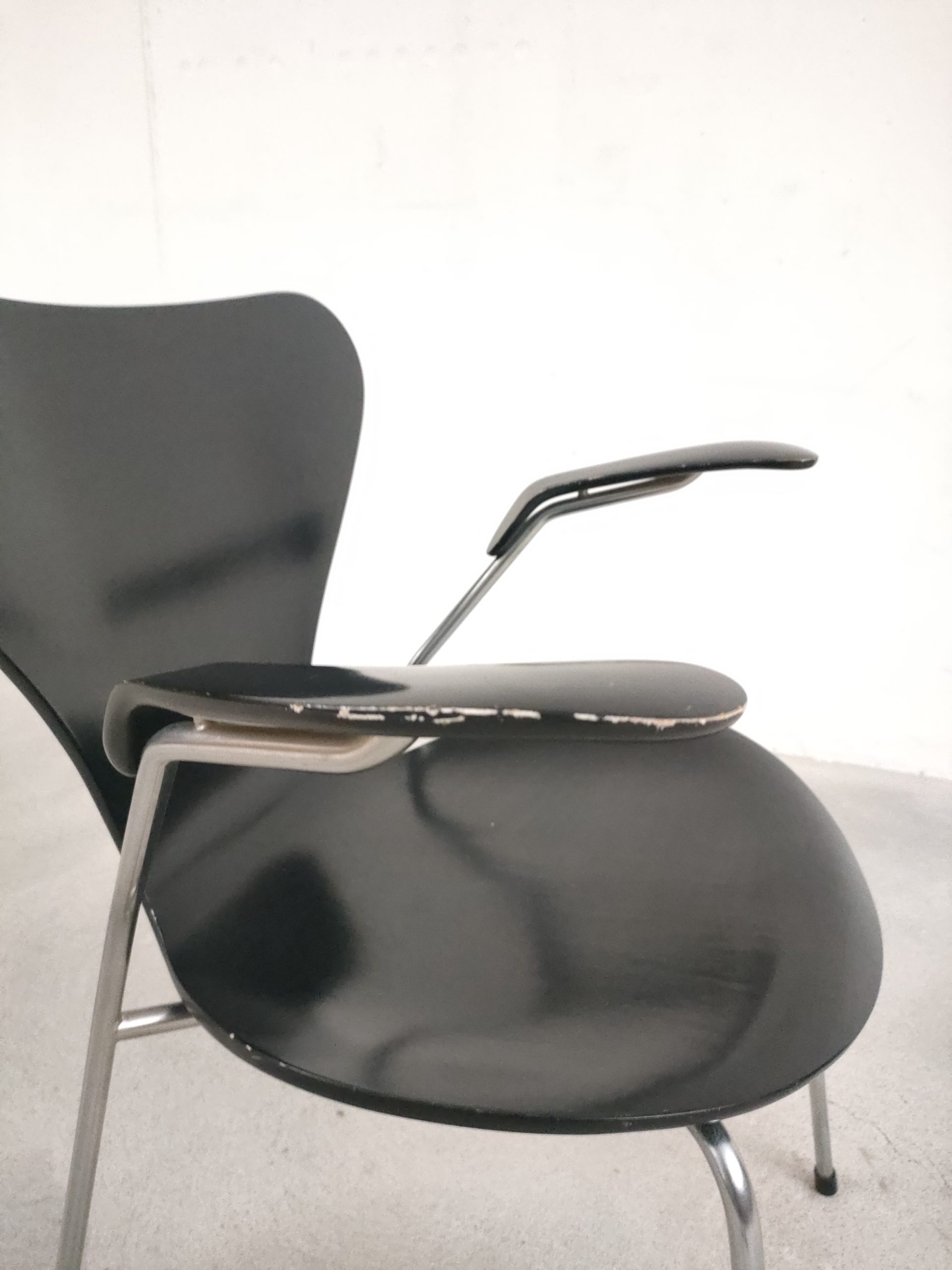 Chaise Arne Jacobsen modèle 3207 – Image 15