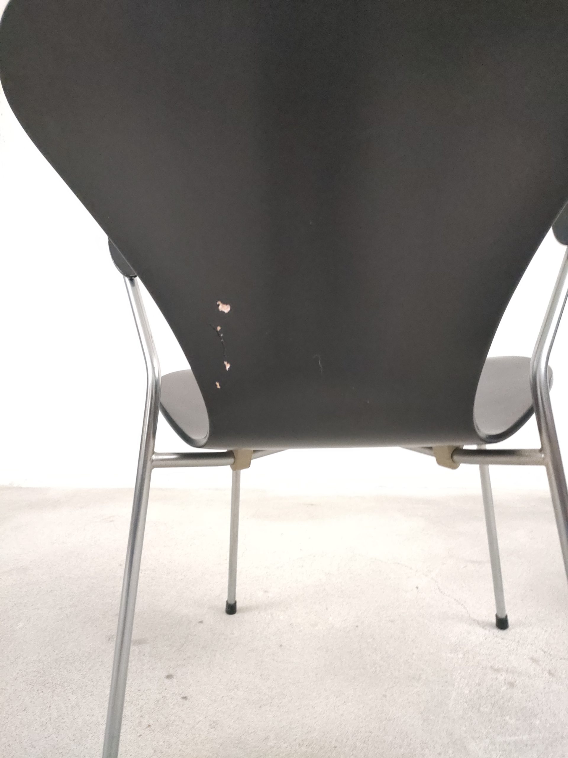 Chaise Arne Jacobsen modèle 3207 – Image 14