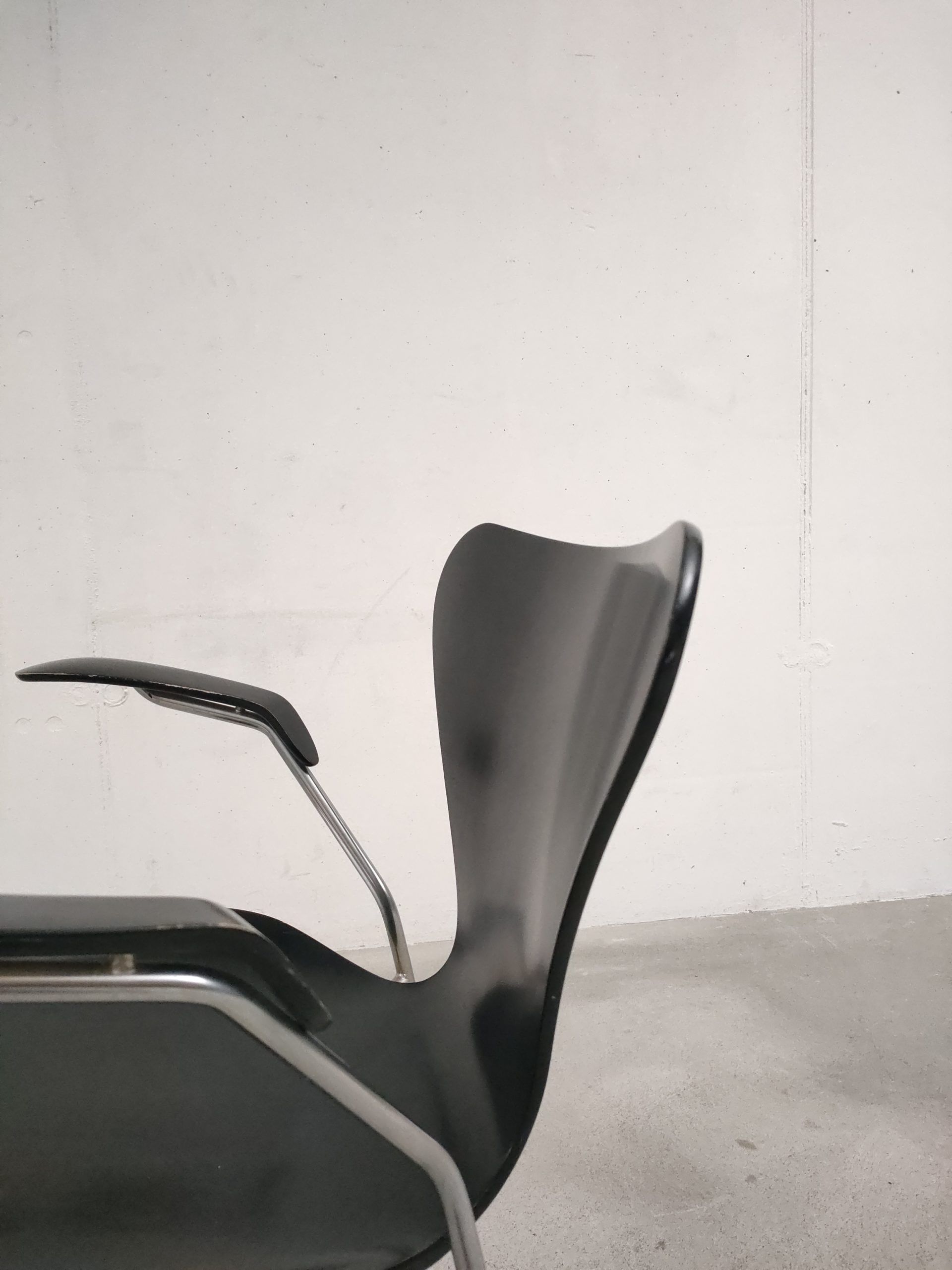 Chaise Arne Jacobsen modèle 3207 – Image 13