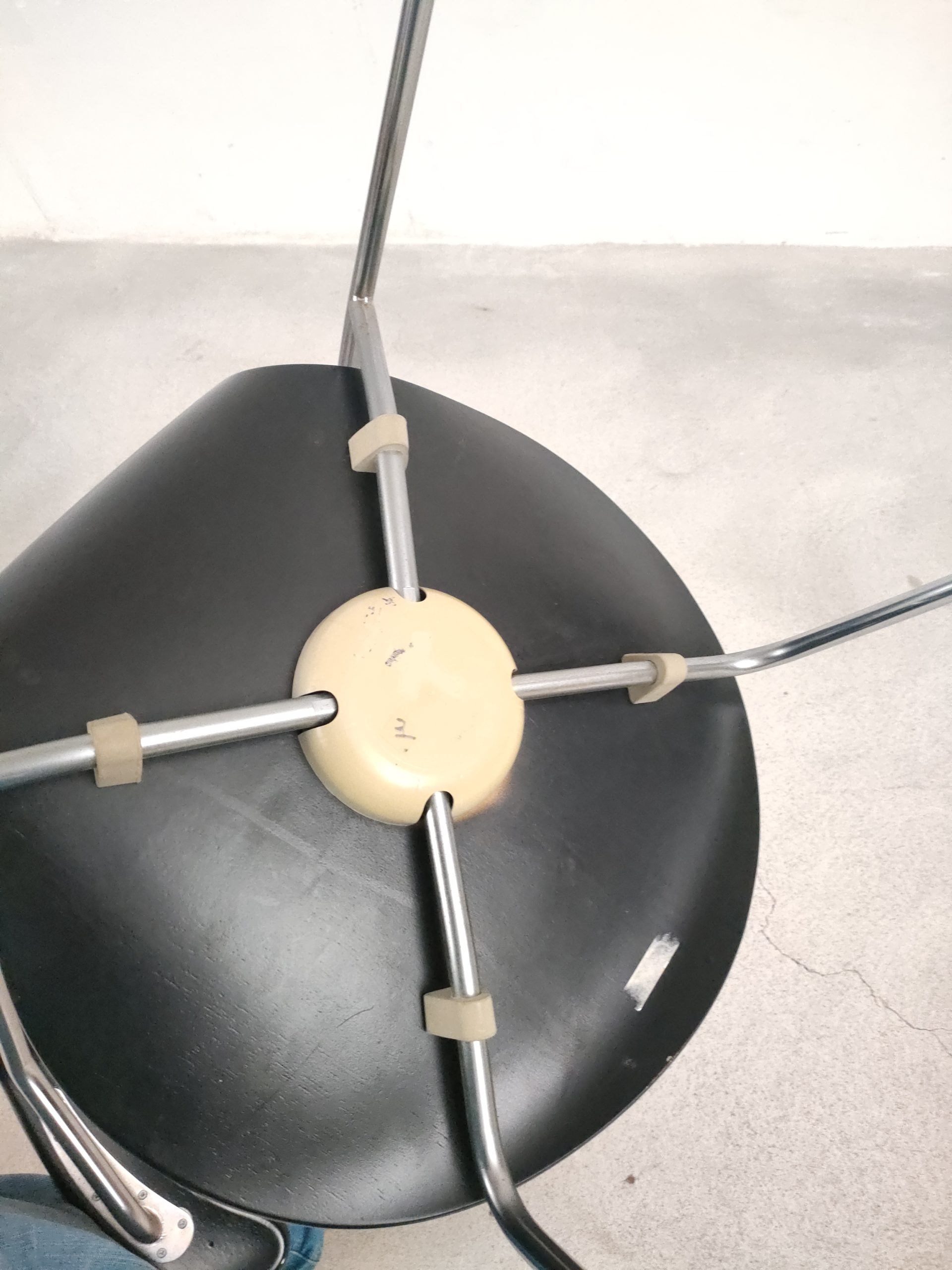 Chaise Arne Jacobsen modèle 3207 – Image 12