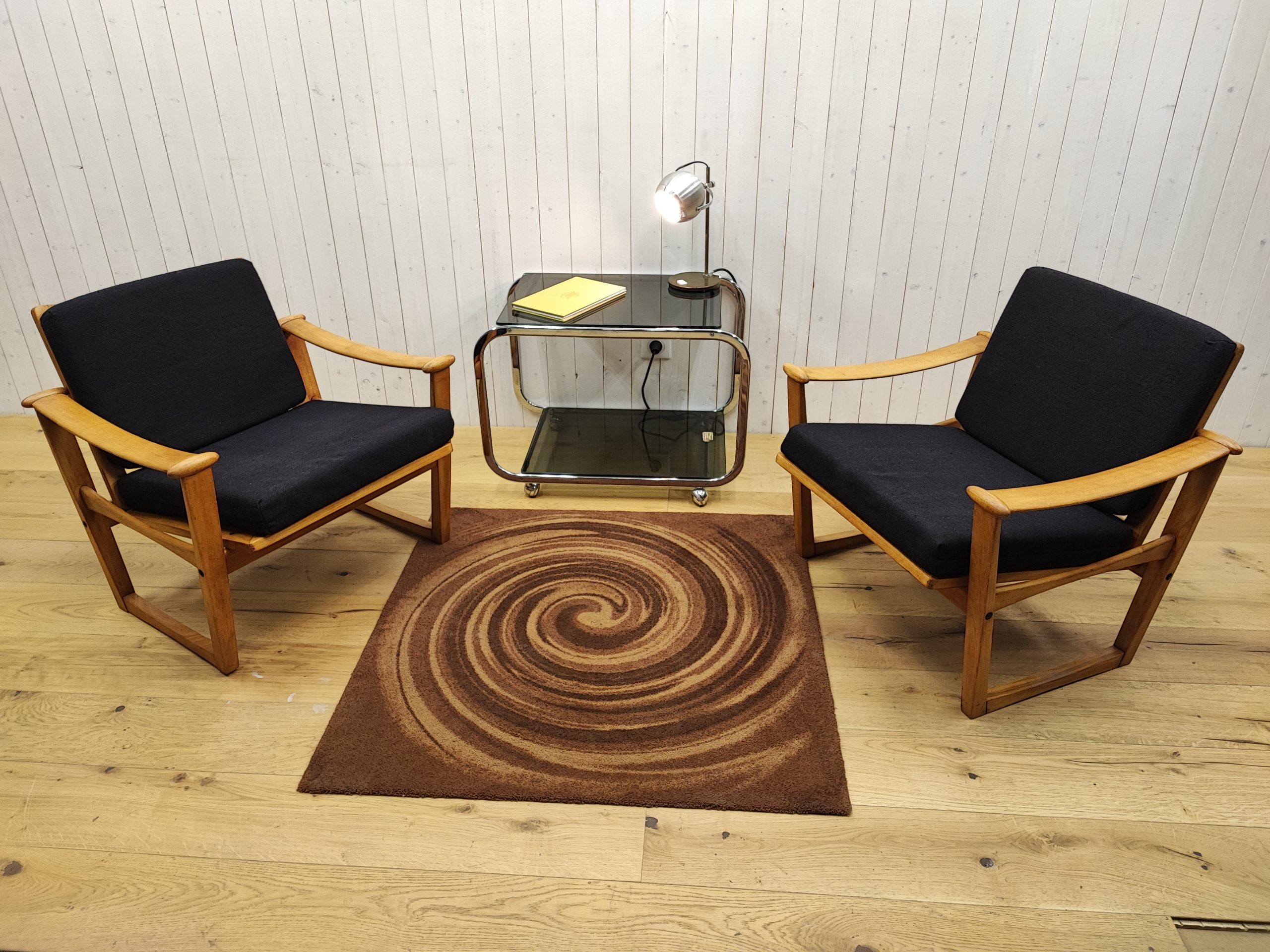 Paire de fauteuils scandinaves Finn Juhl – Image 8