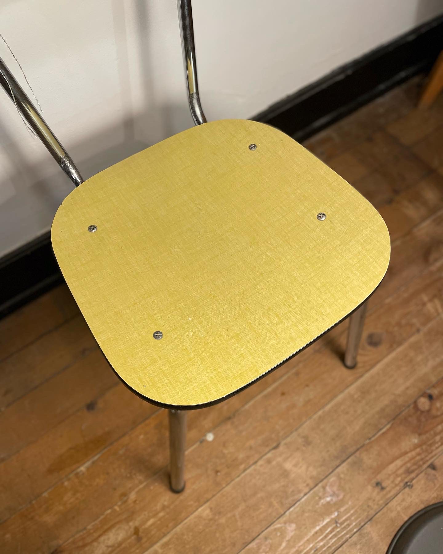 Chaise formica jaune – Bild 4