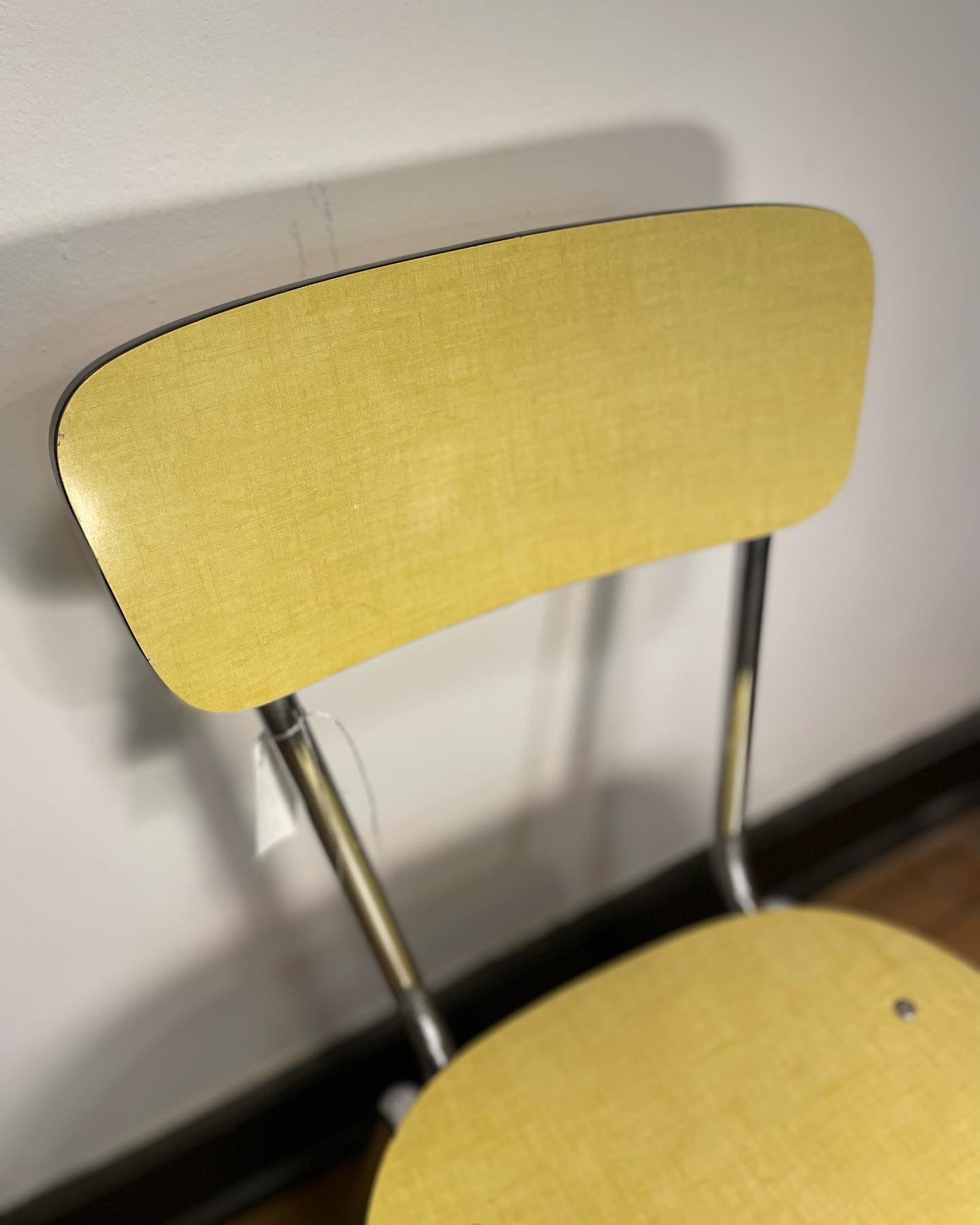Chaise formica jaune – Bild 3