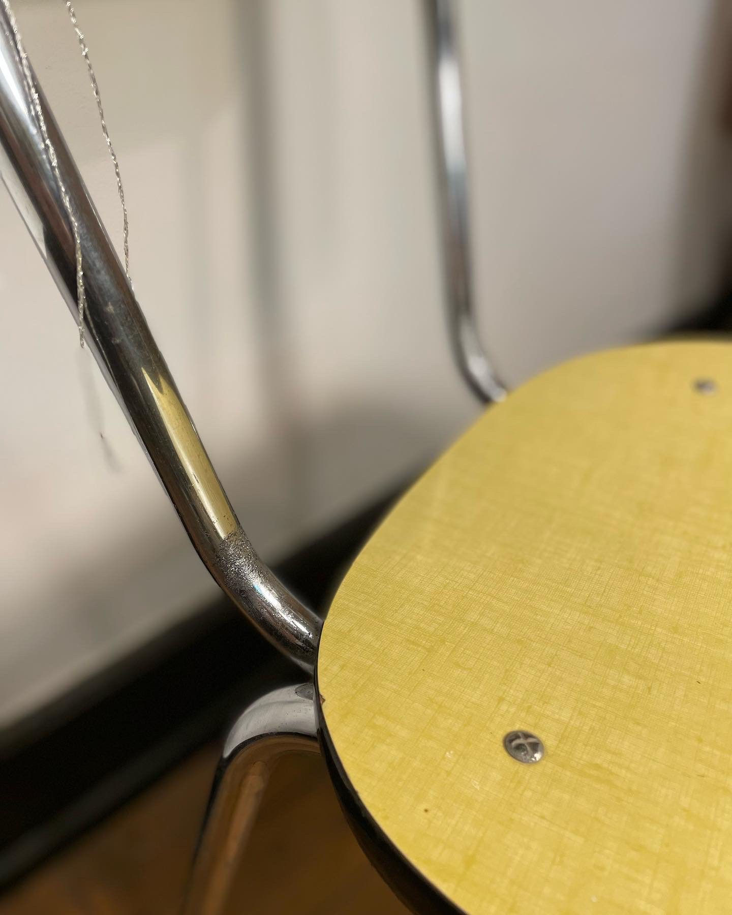 Chaise formica jaune – Bild 5