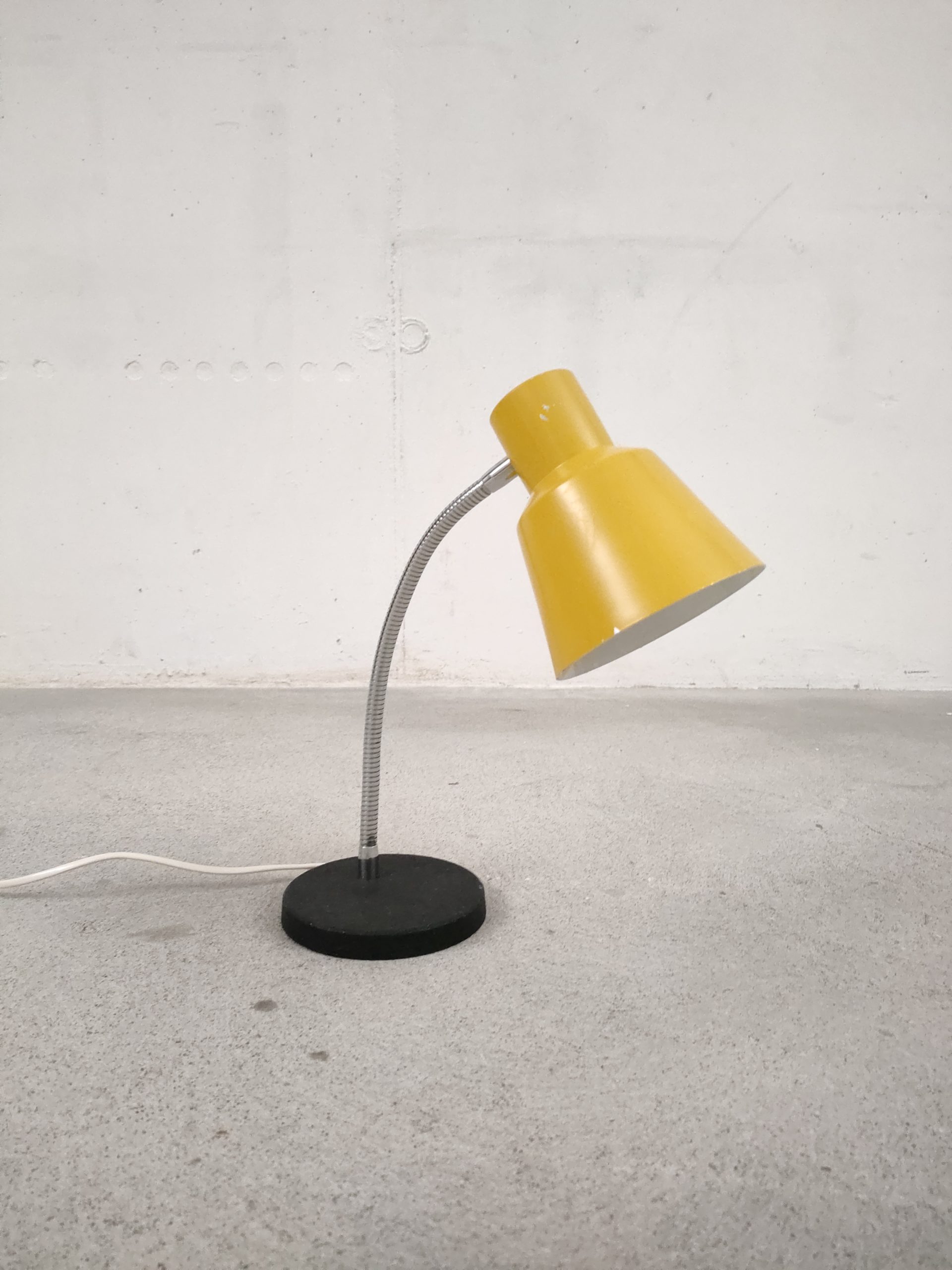Lampe de table jaune – Image 3