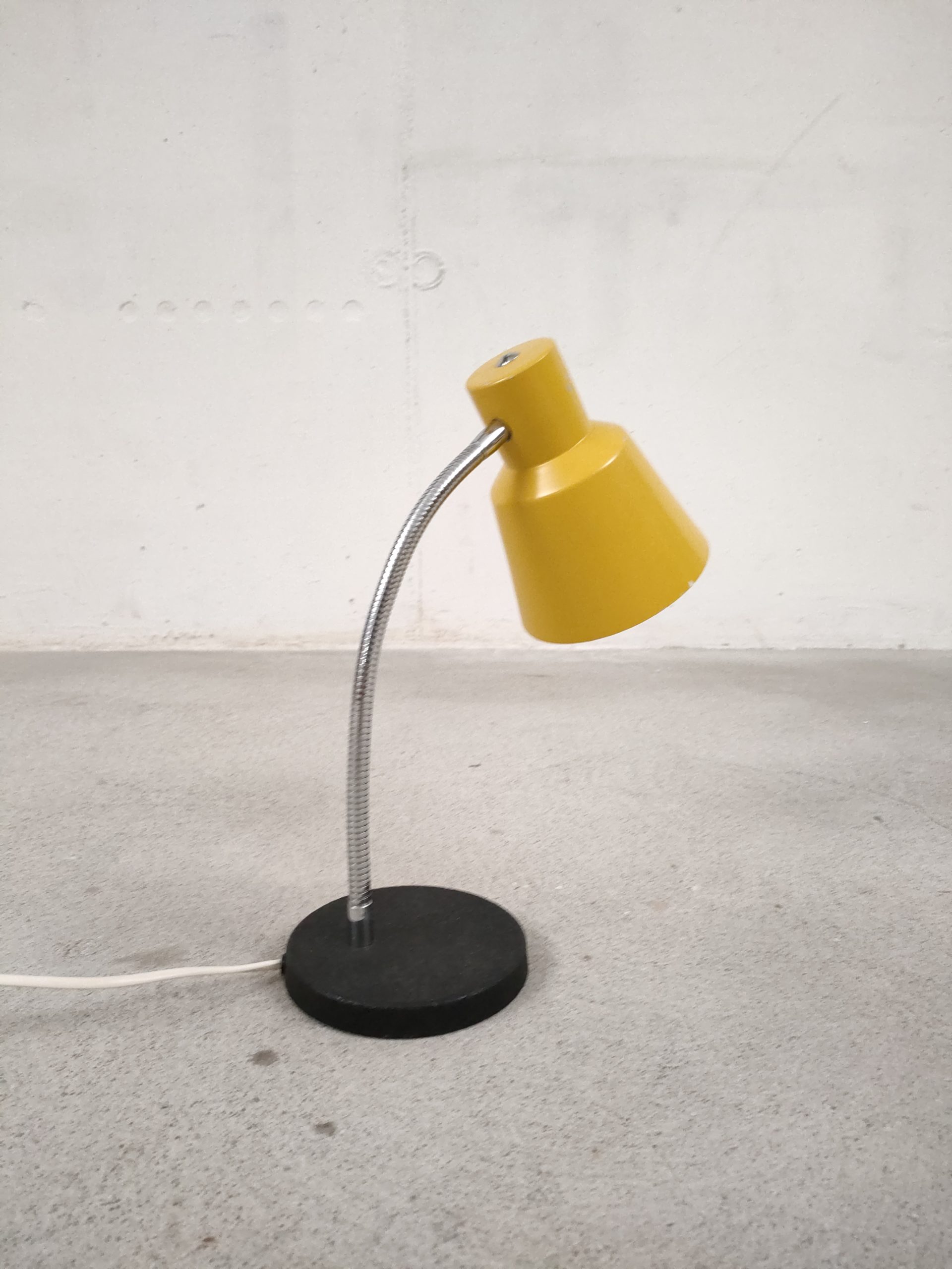 Lampe de table jaune – Image 4