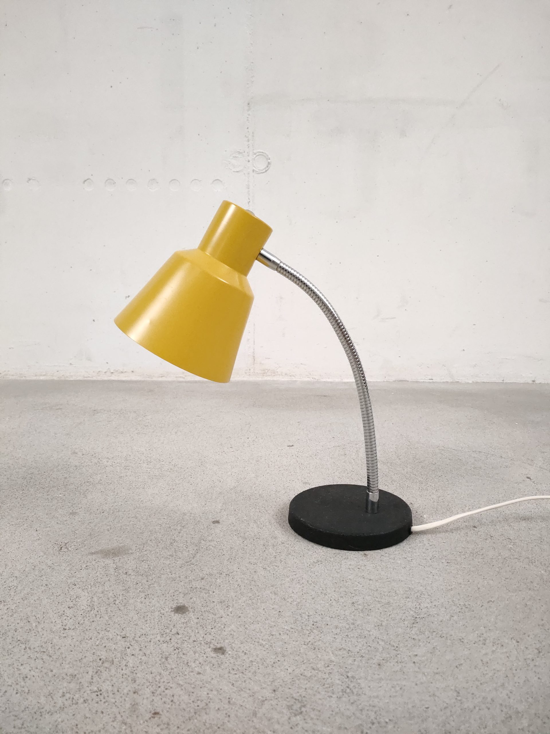 Lampe de table jaune – Image 7