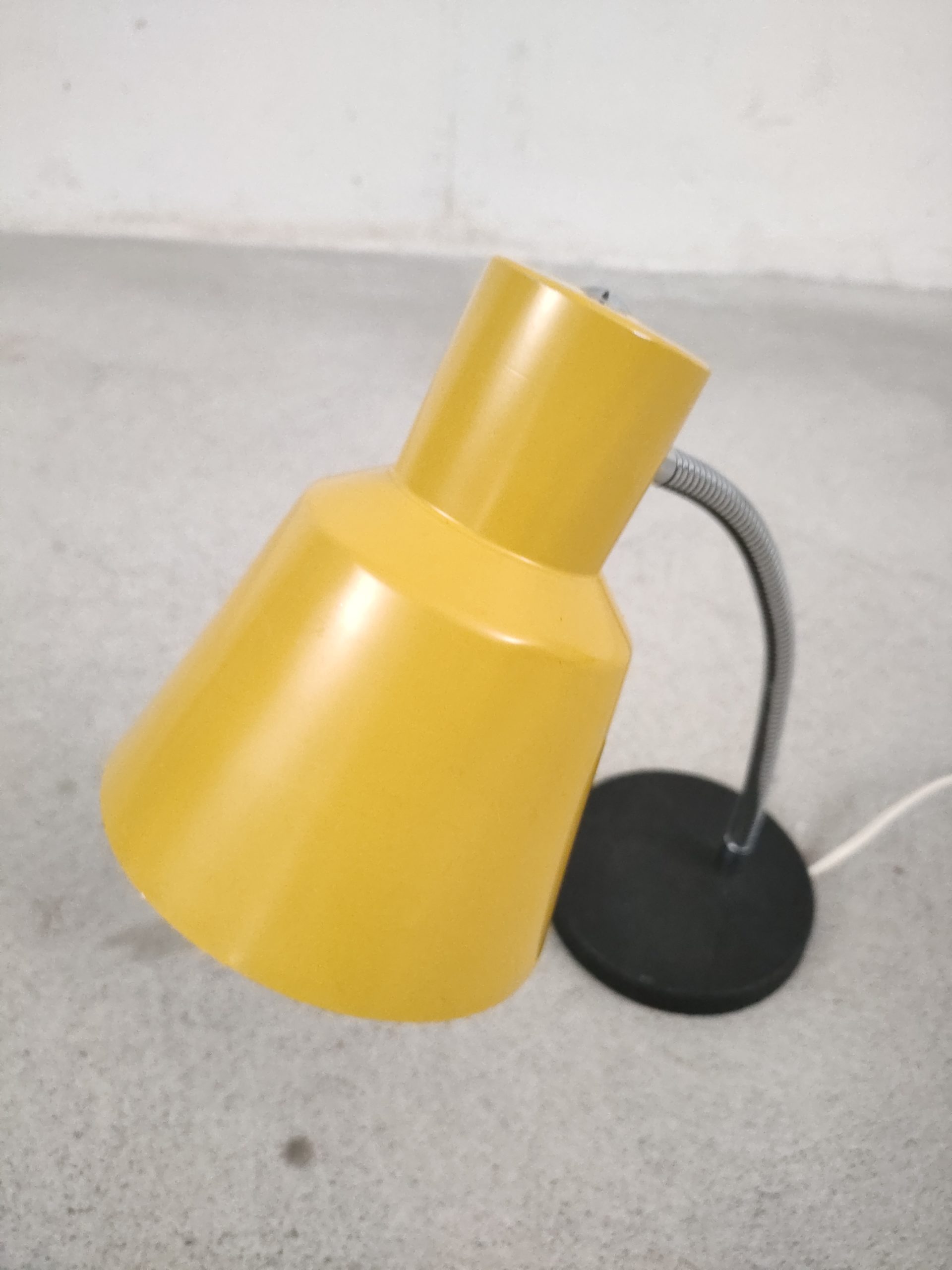 Lampe de table jaune – Image 8