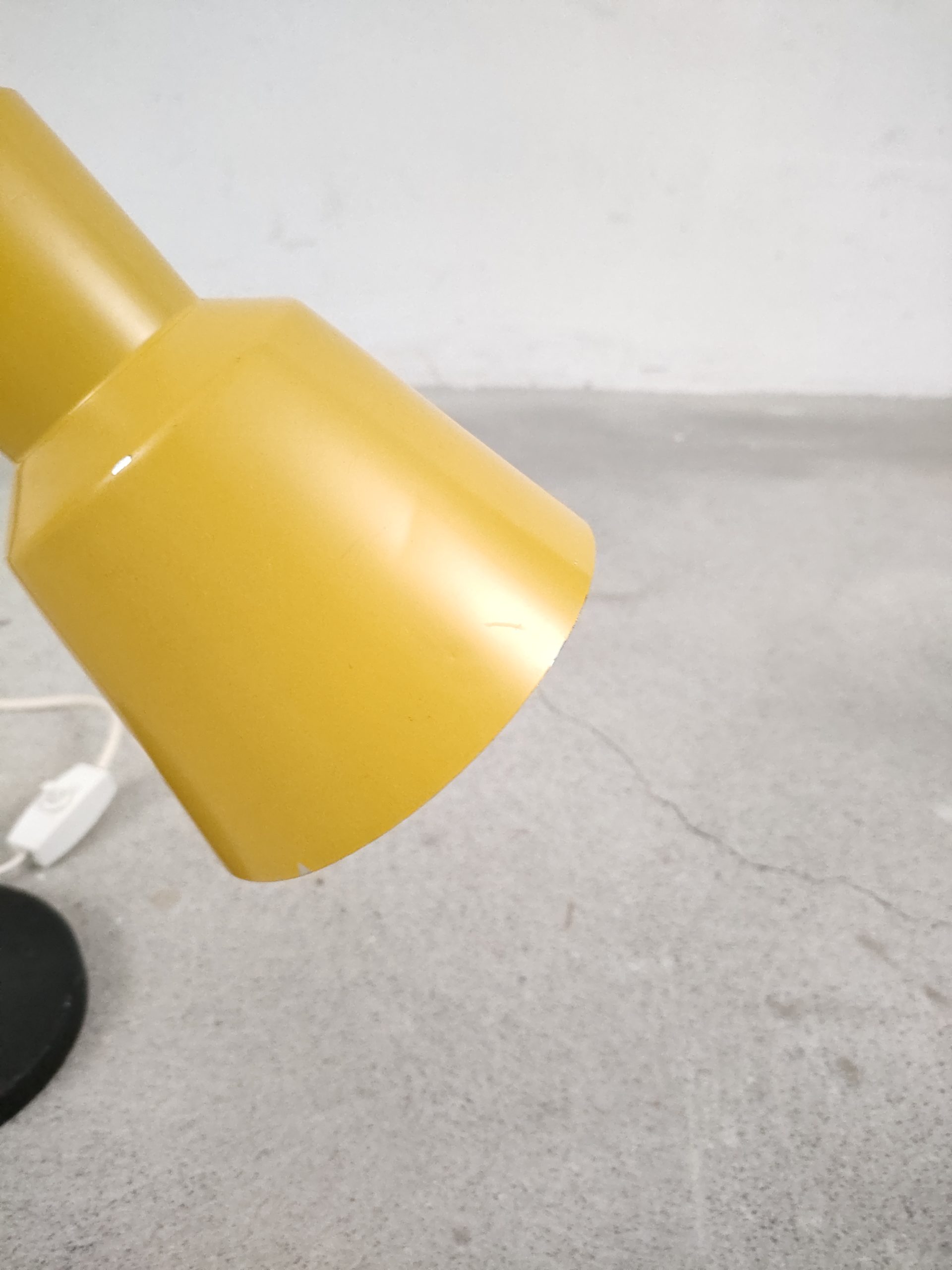 Lampe de table jaune – Image 9