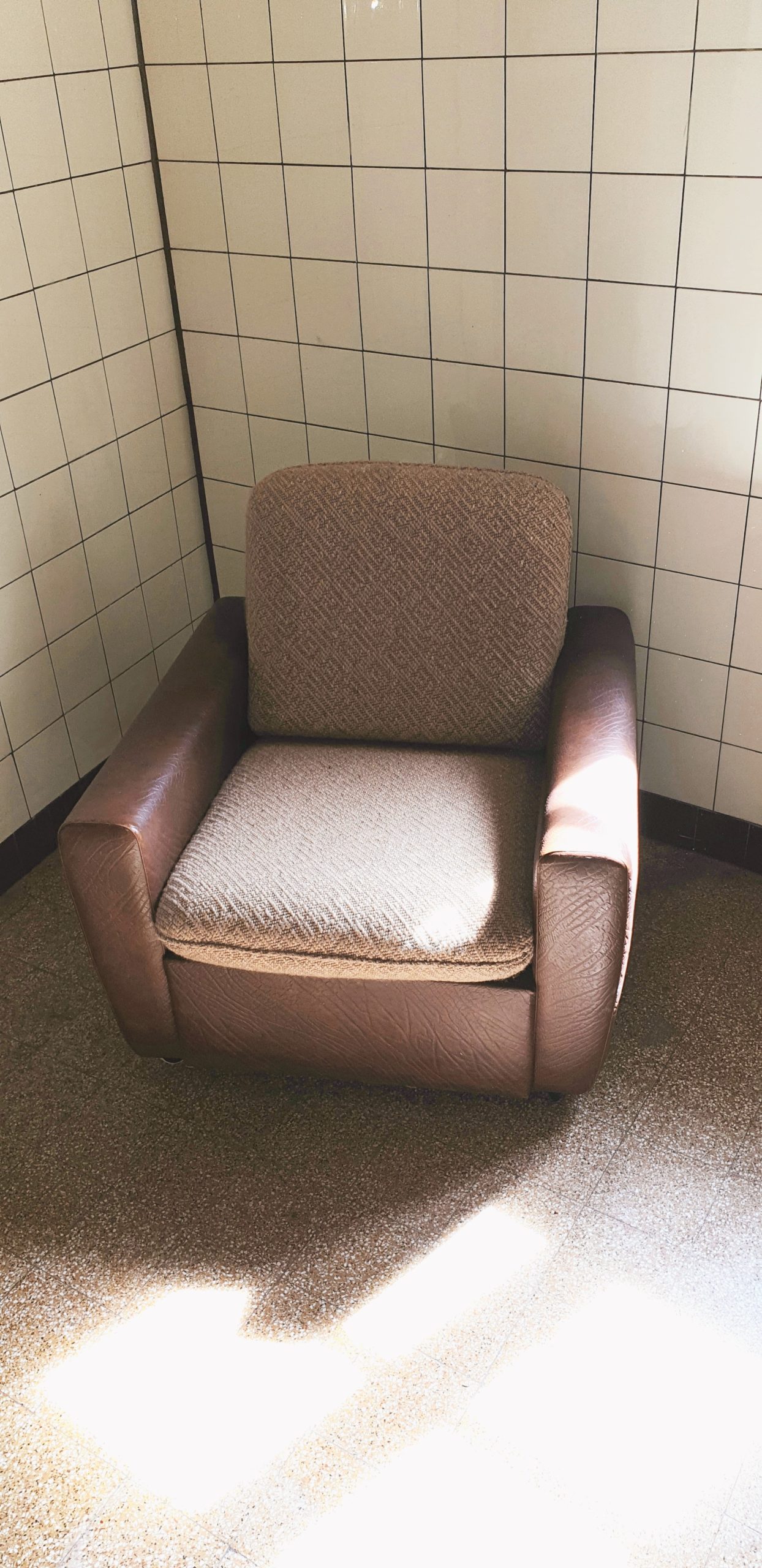 Fauteuil club simili et laine – Image 2