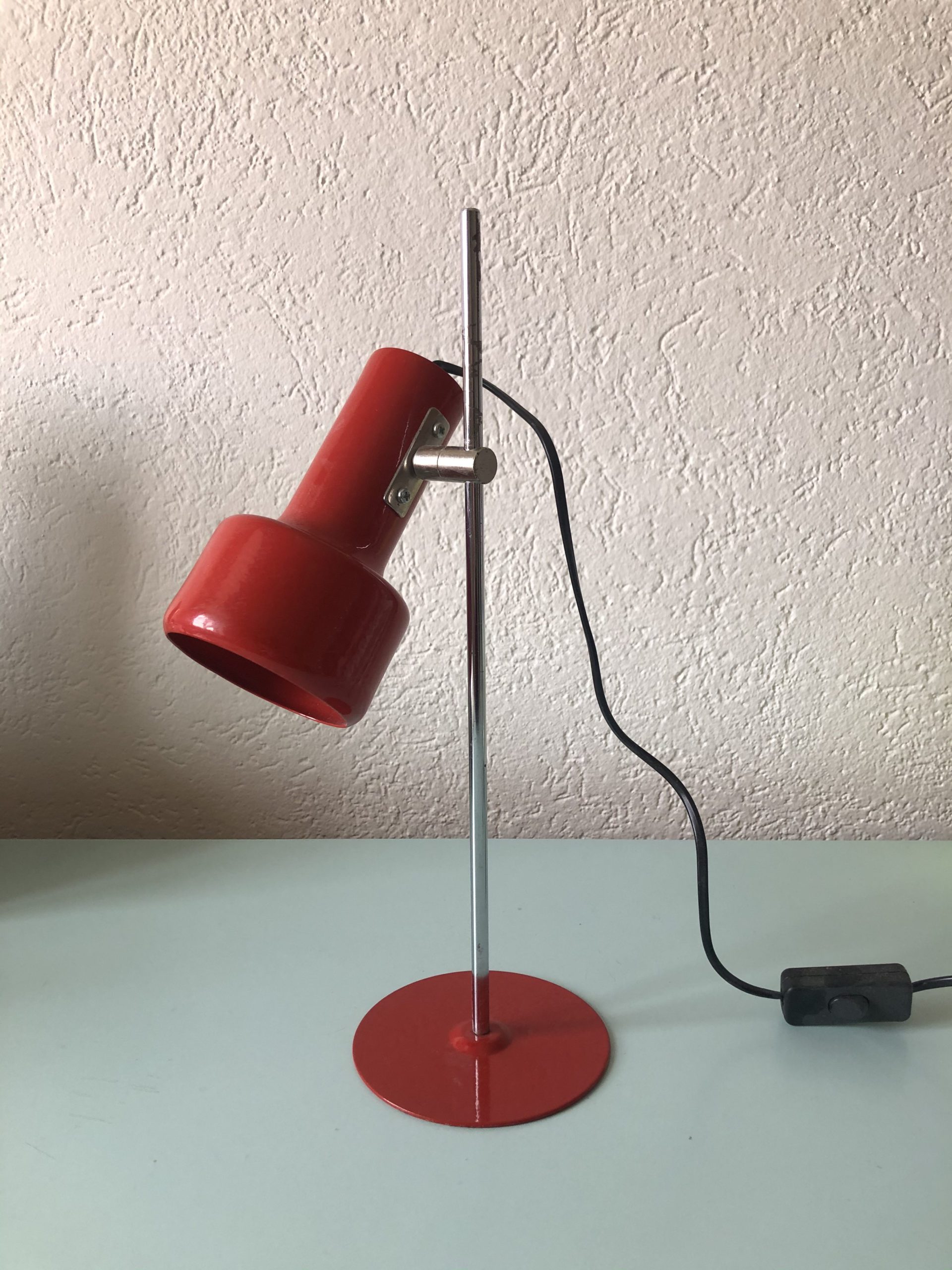 Lampe de bureau rouge – Image 2
