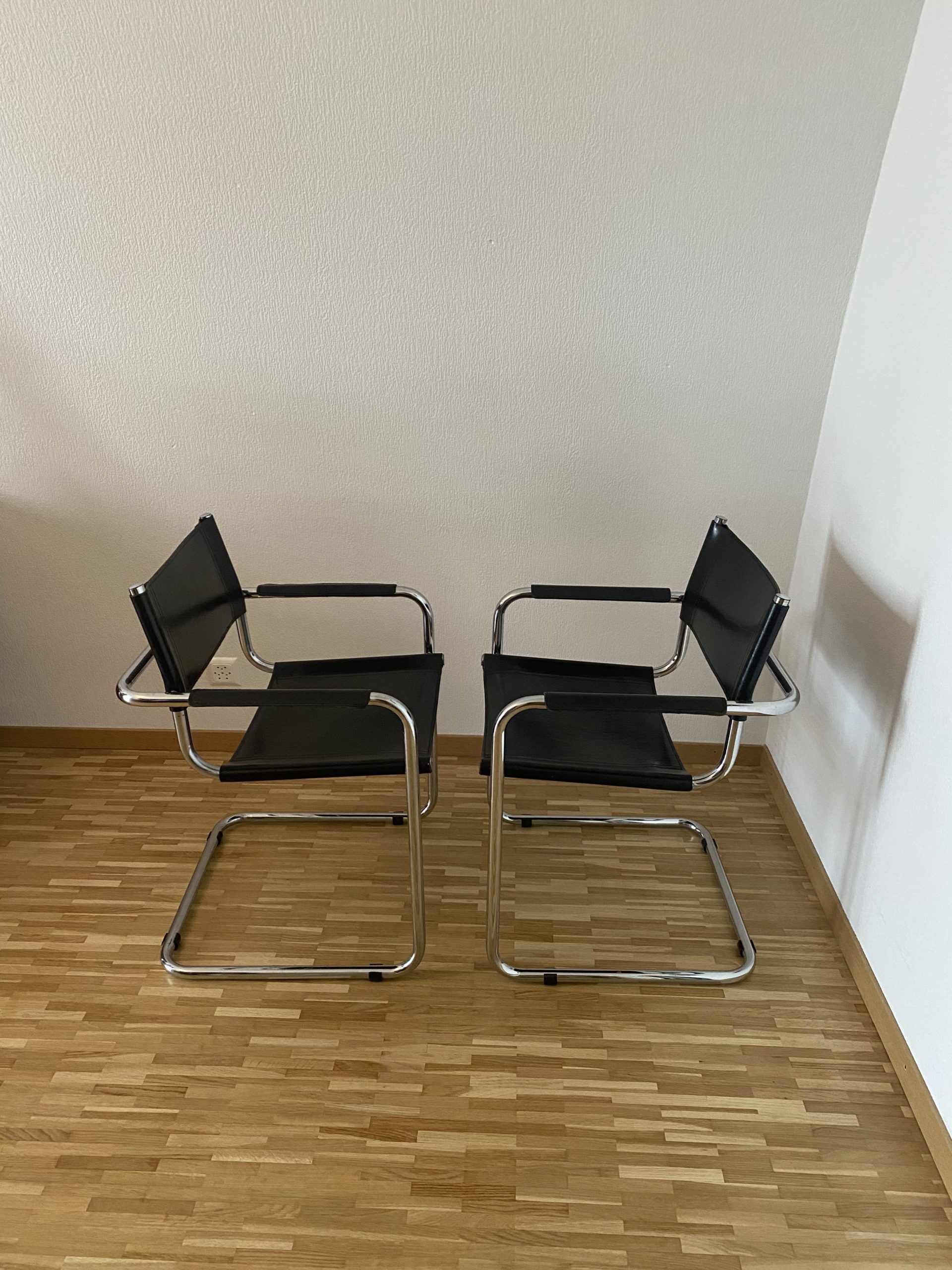 Paire de chaises cantilever – Image 3