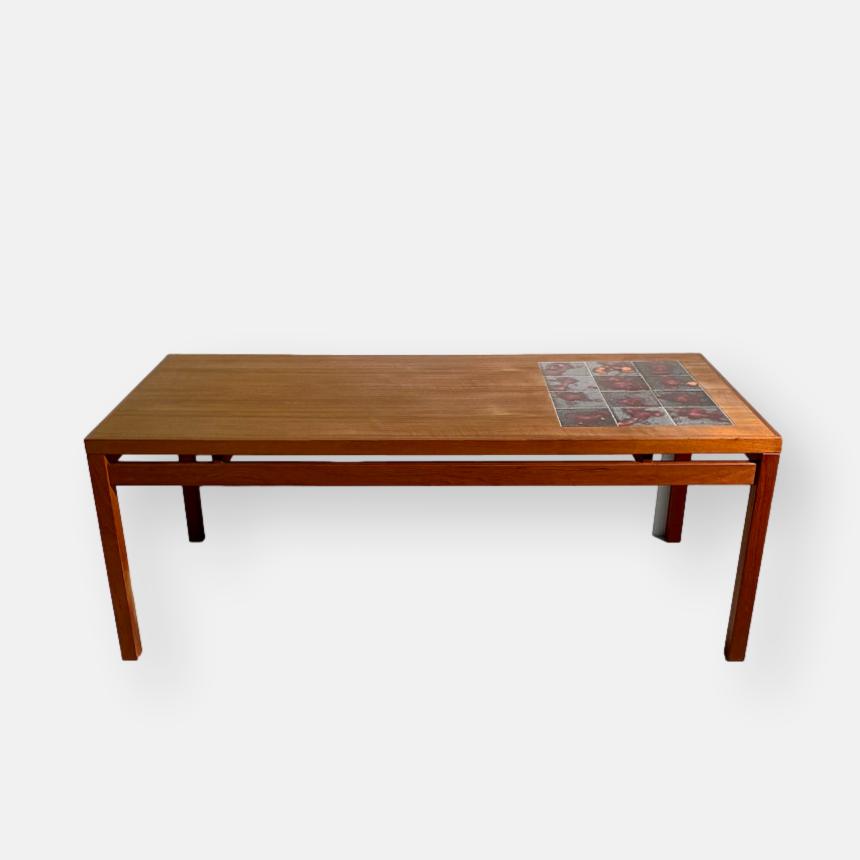 Table danoise en bois avec carreaux en céramique