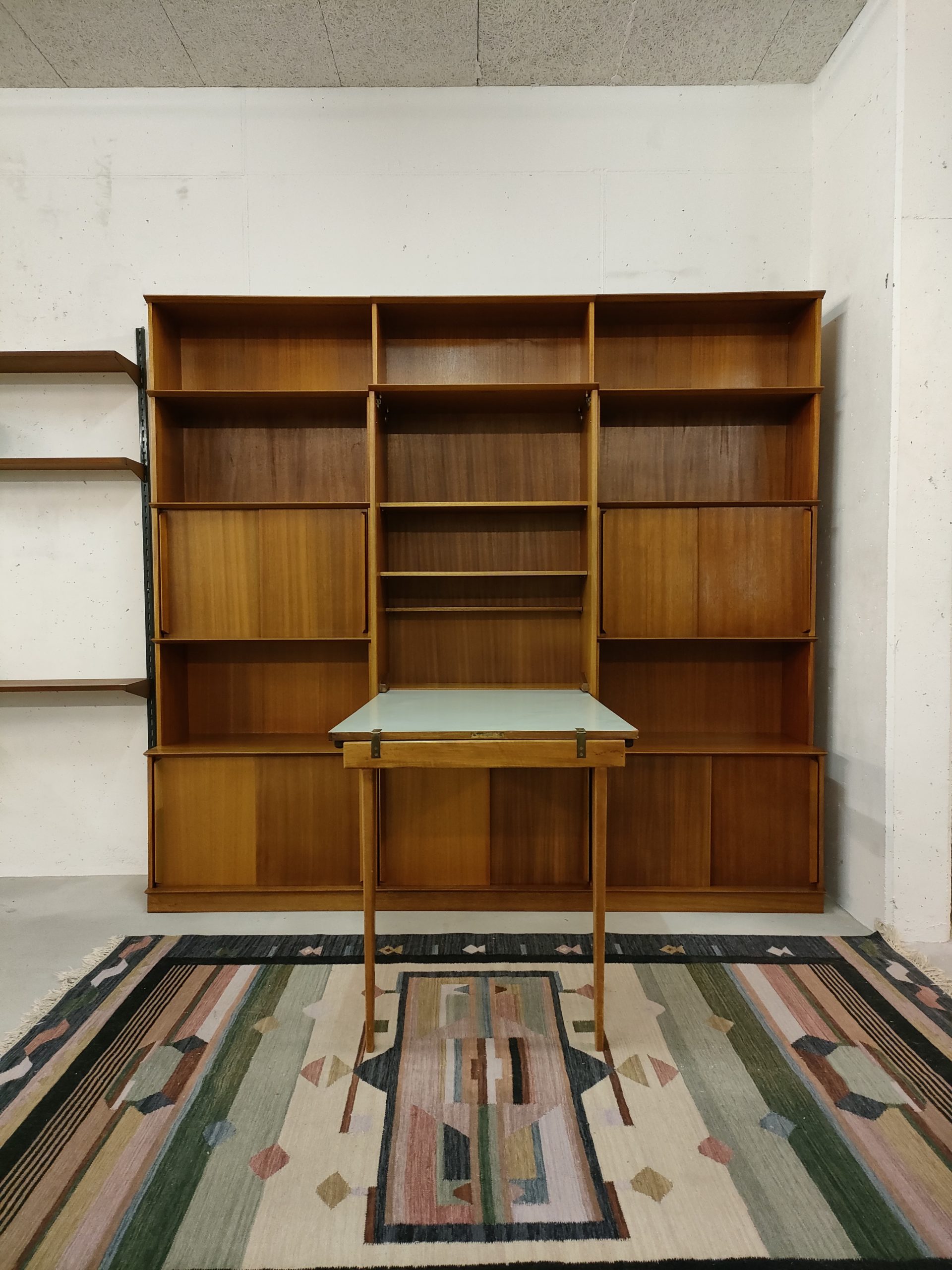 Étagère bibliothèque Oscar avec table intégrée – Image 3