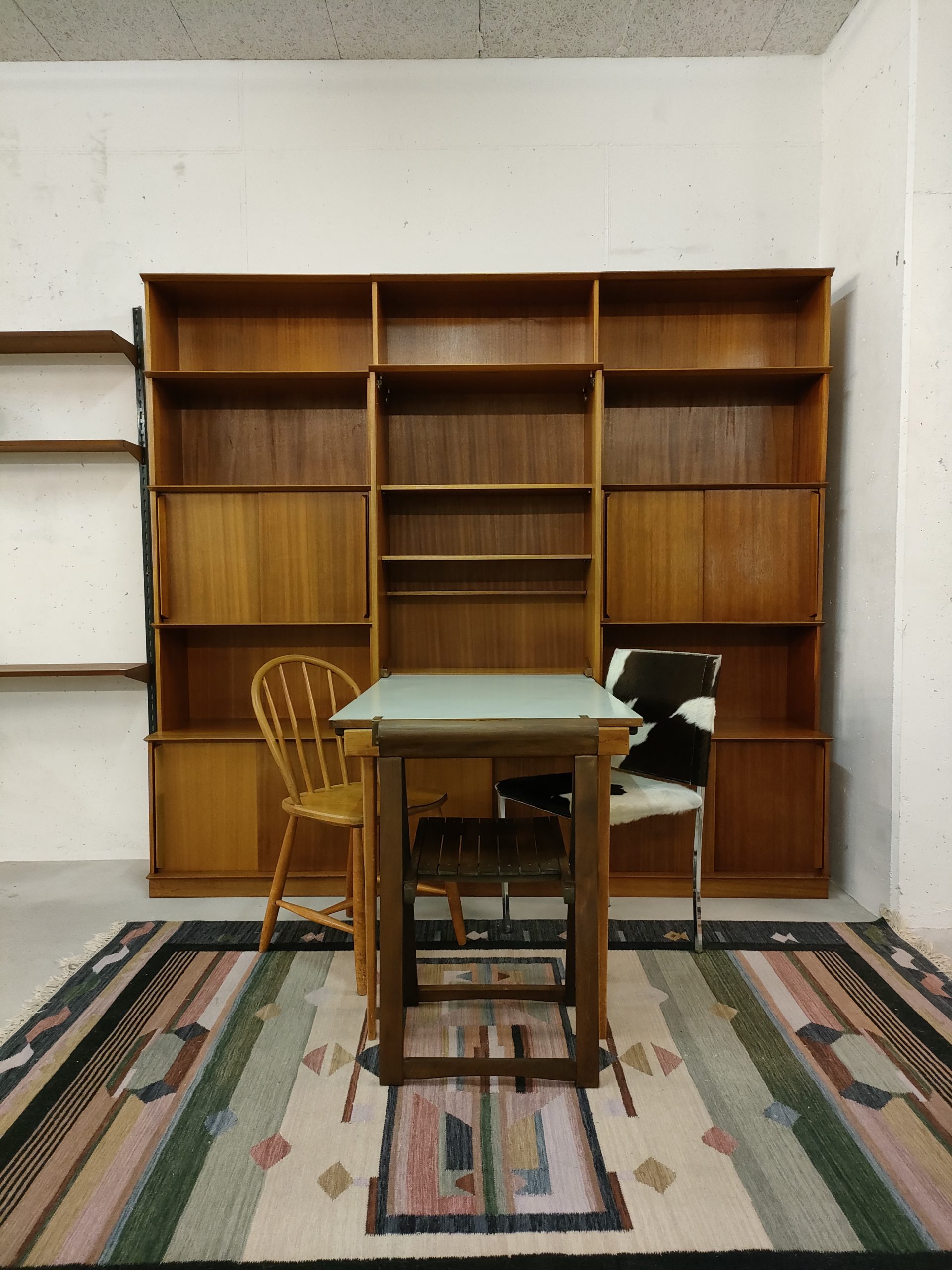 Étagère bibliothèque Oscar avec table intégrée – Image 4