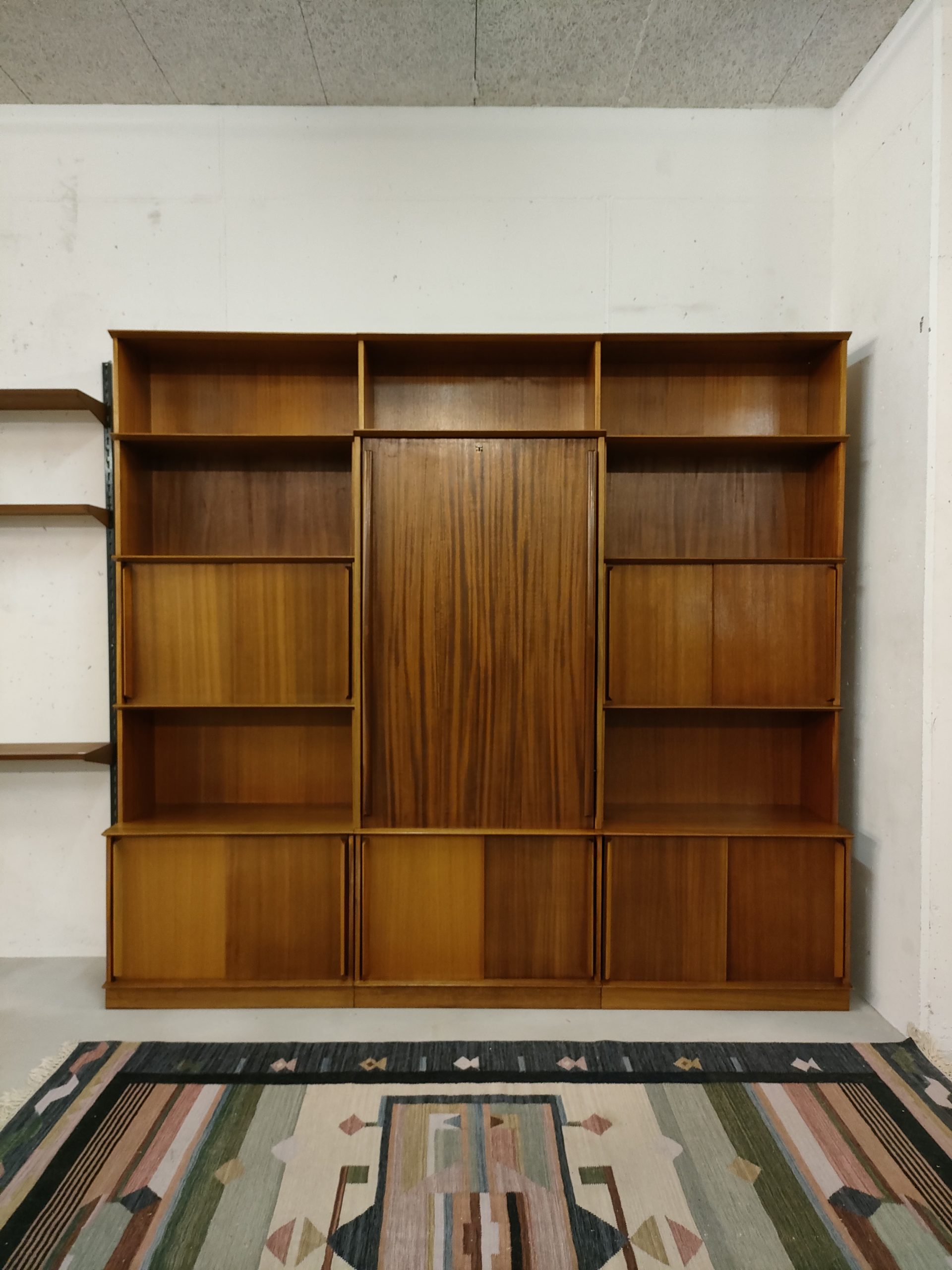 Étagère bibliothèque Oscar avec table intégrée – Image 5