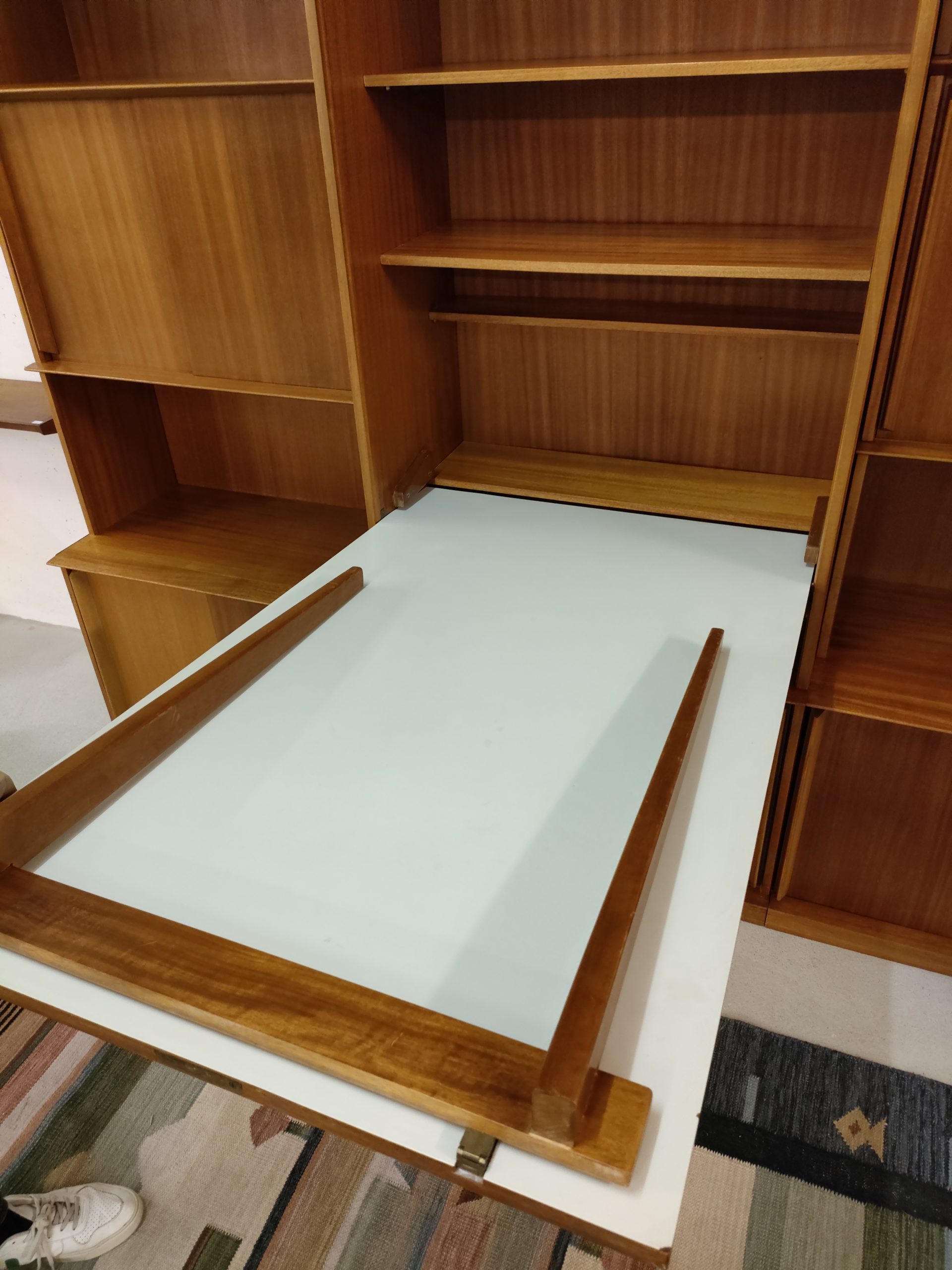 Étagère bibliothèque Oscar avec table intégrée – Image 15