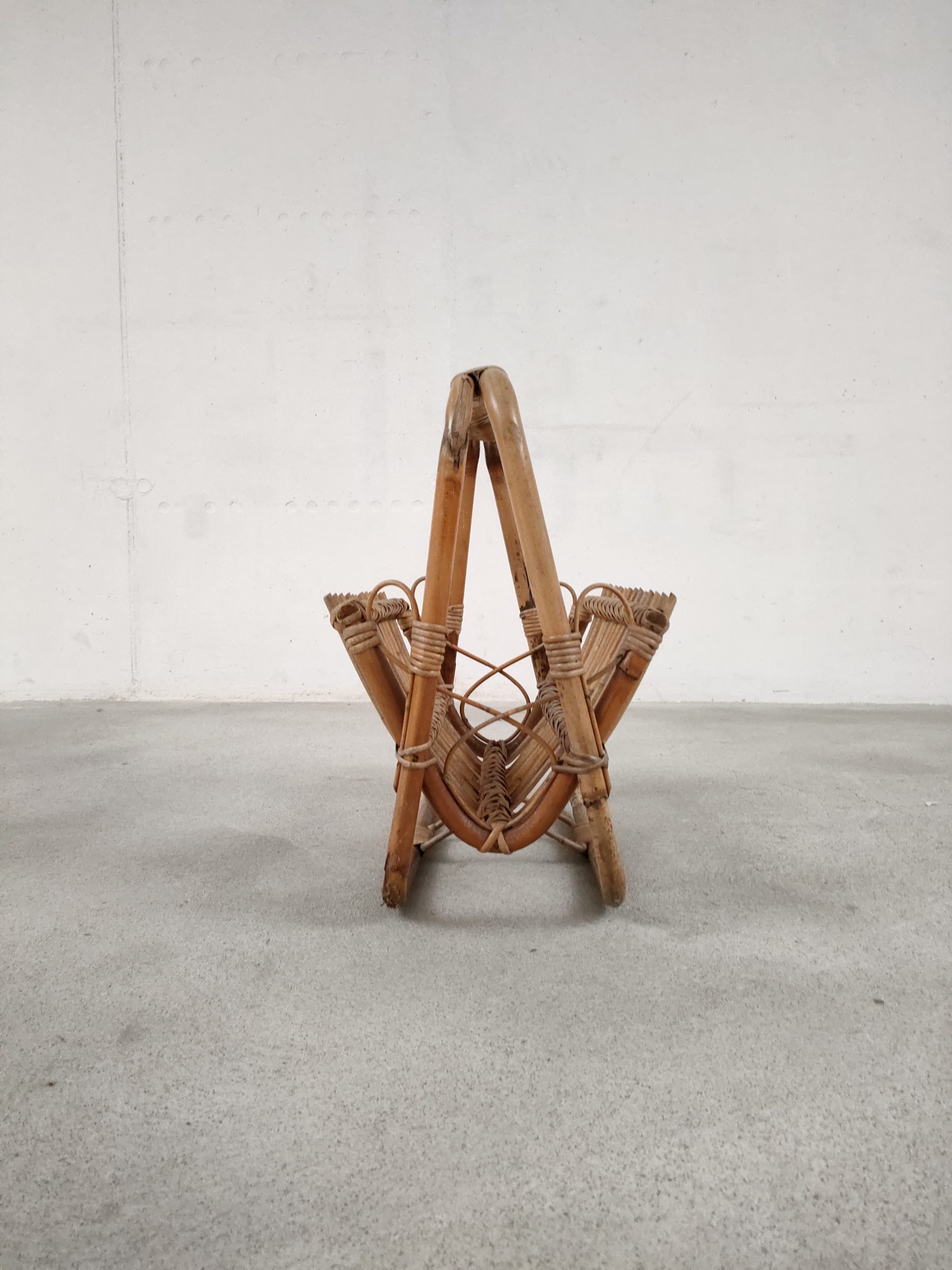 Porte-revues en rotin – Image 4