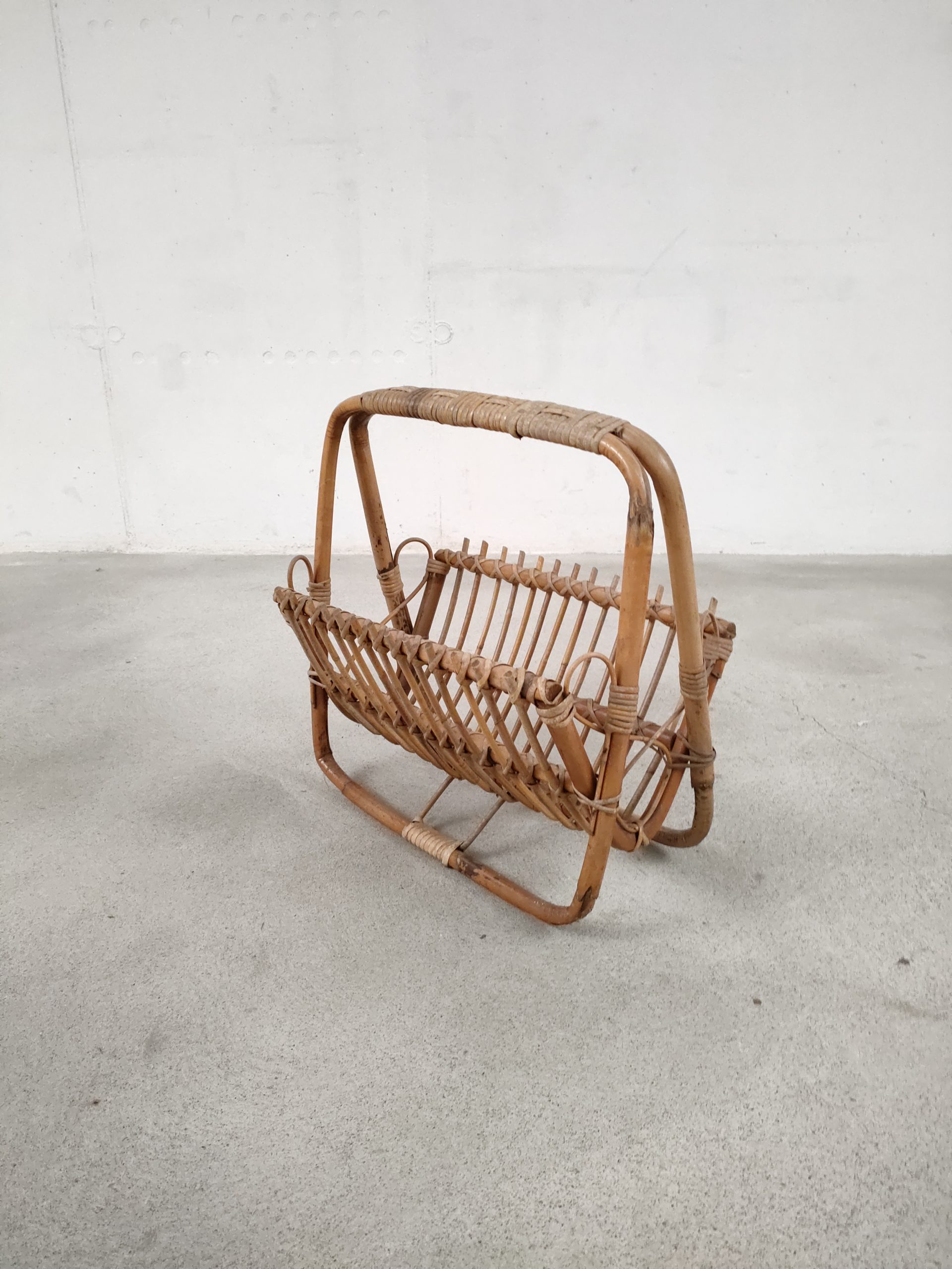 Porte-revues en rotin – Image 6