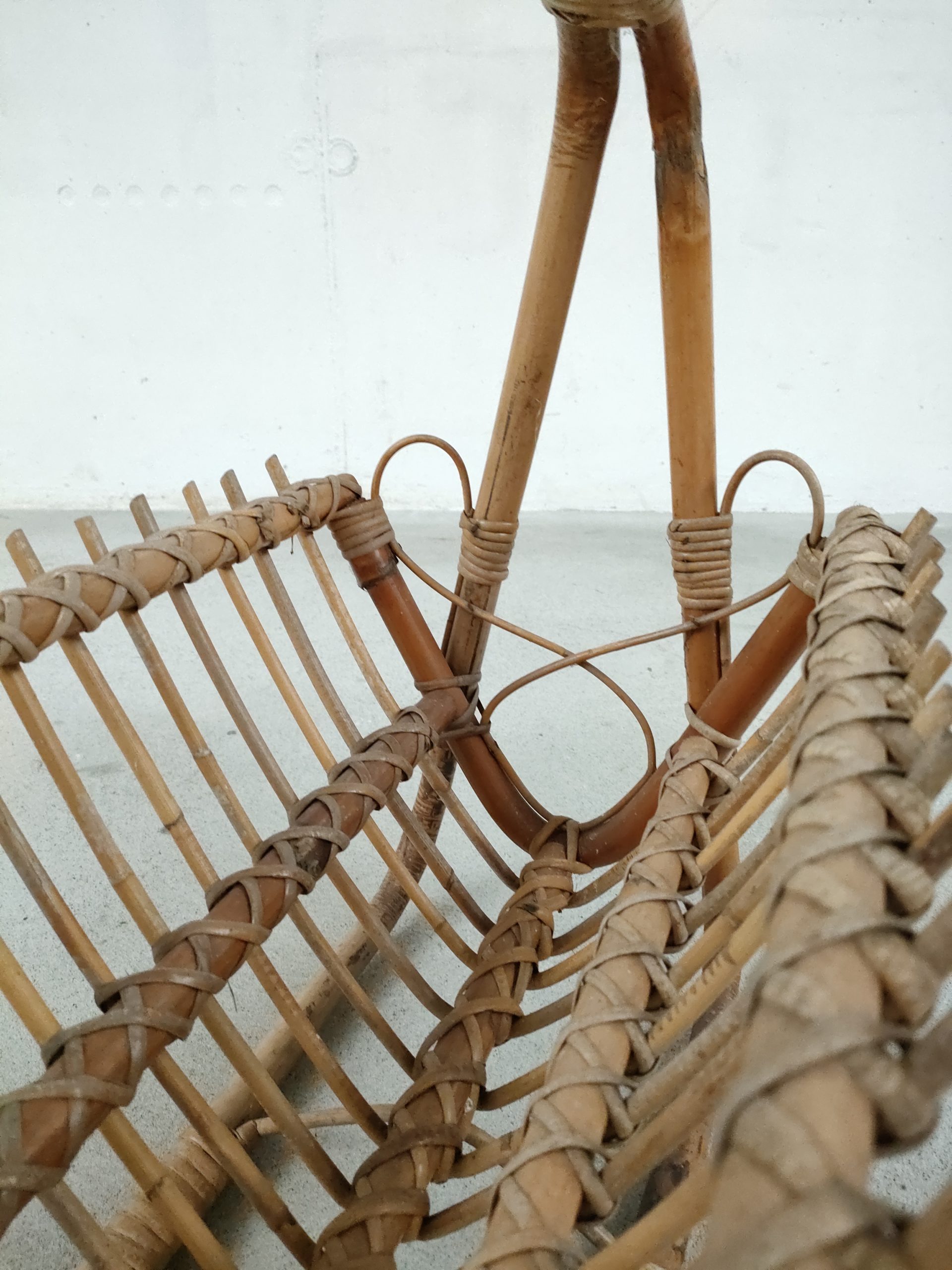 Porte-revues en rotin – Image 10